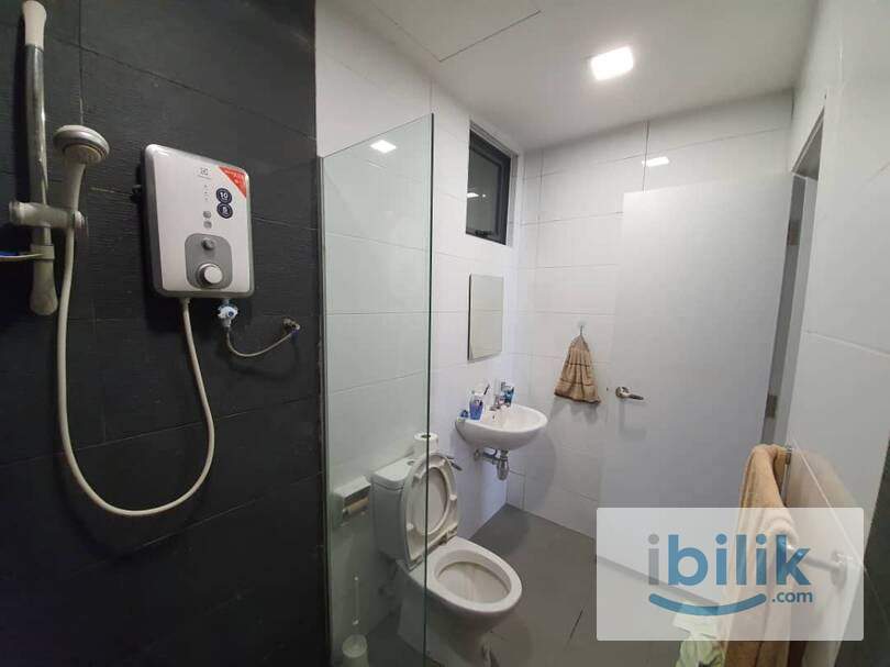 📍Utropolis Suites - Middle Room for rent 💯 Pool view  - Image 3