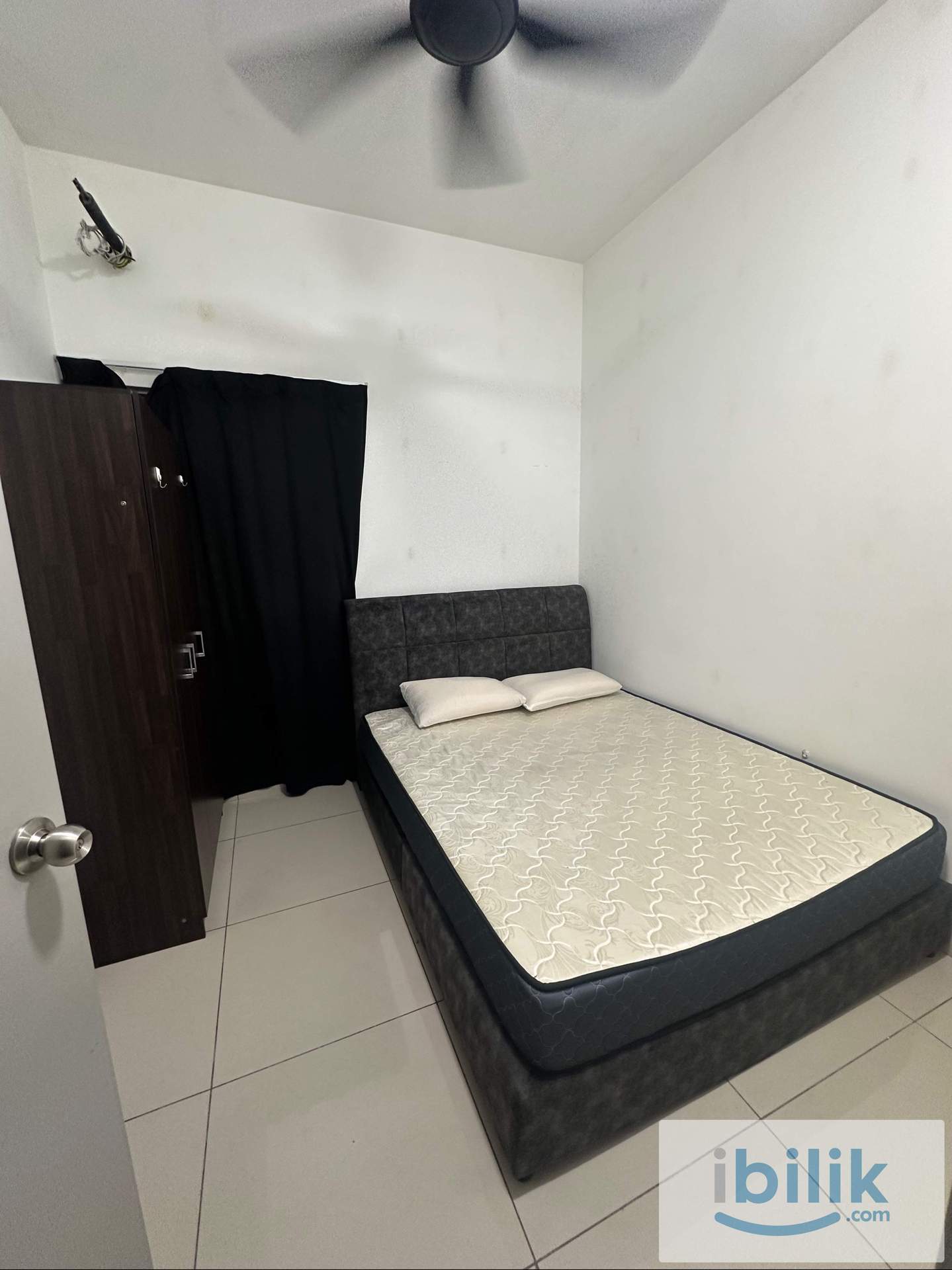 Middle room Female at Razak city - Image 2