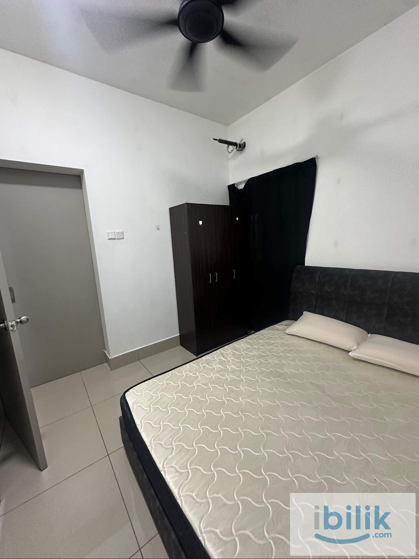 Middle room Female at Razak city - Image 1