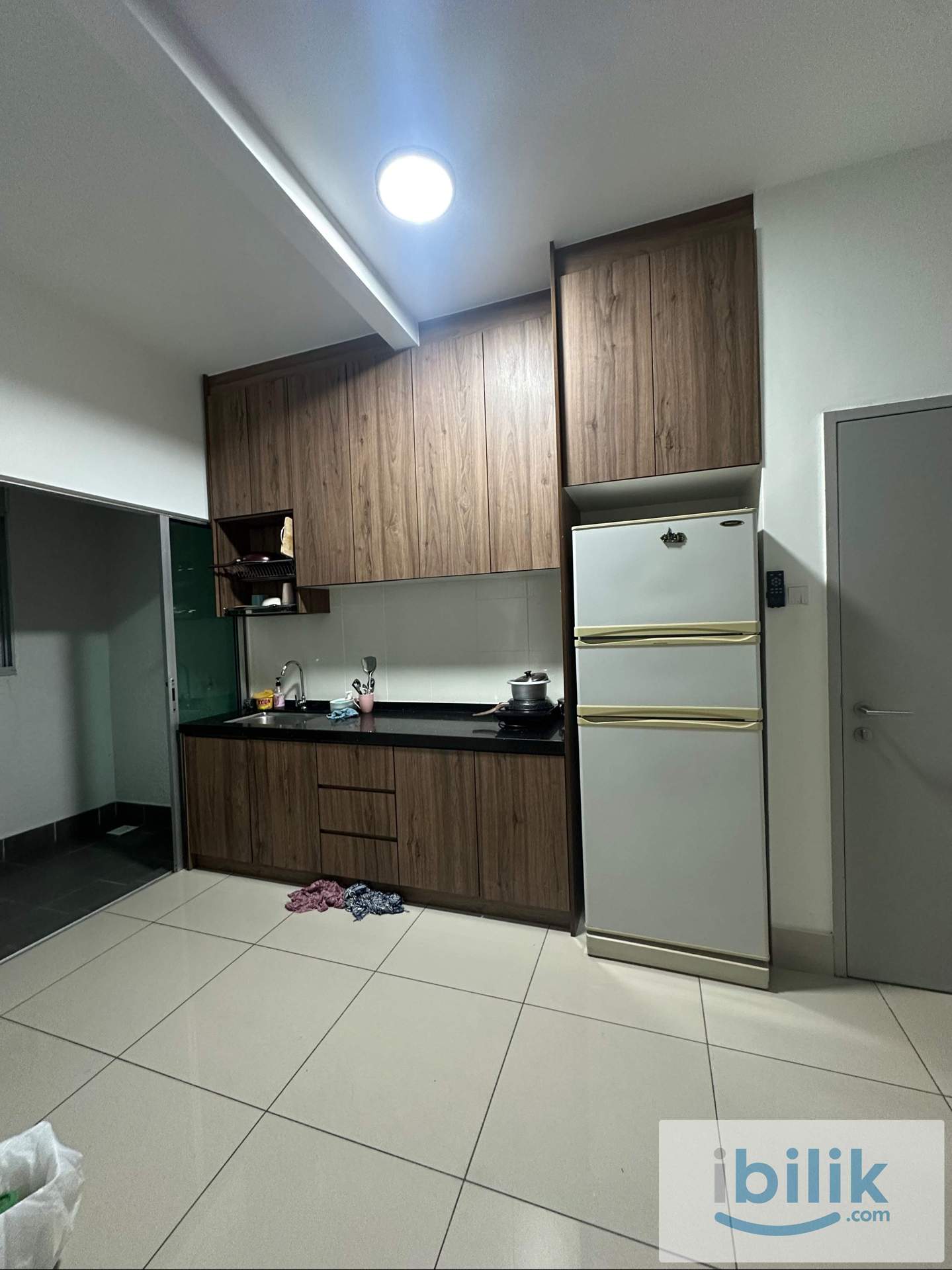 Middle room Female at Razak city - Image 5