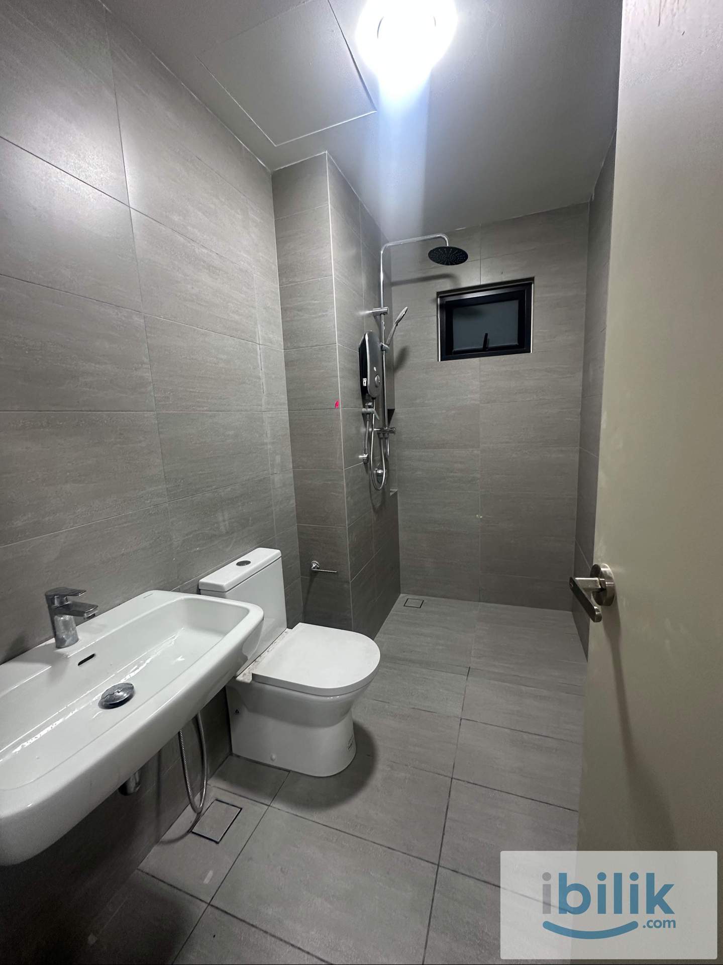 Middle room at AVA Residence - Image 4