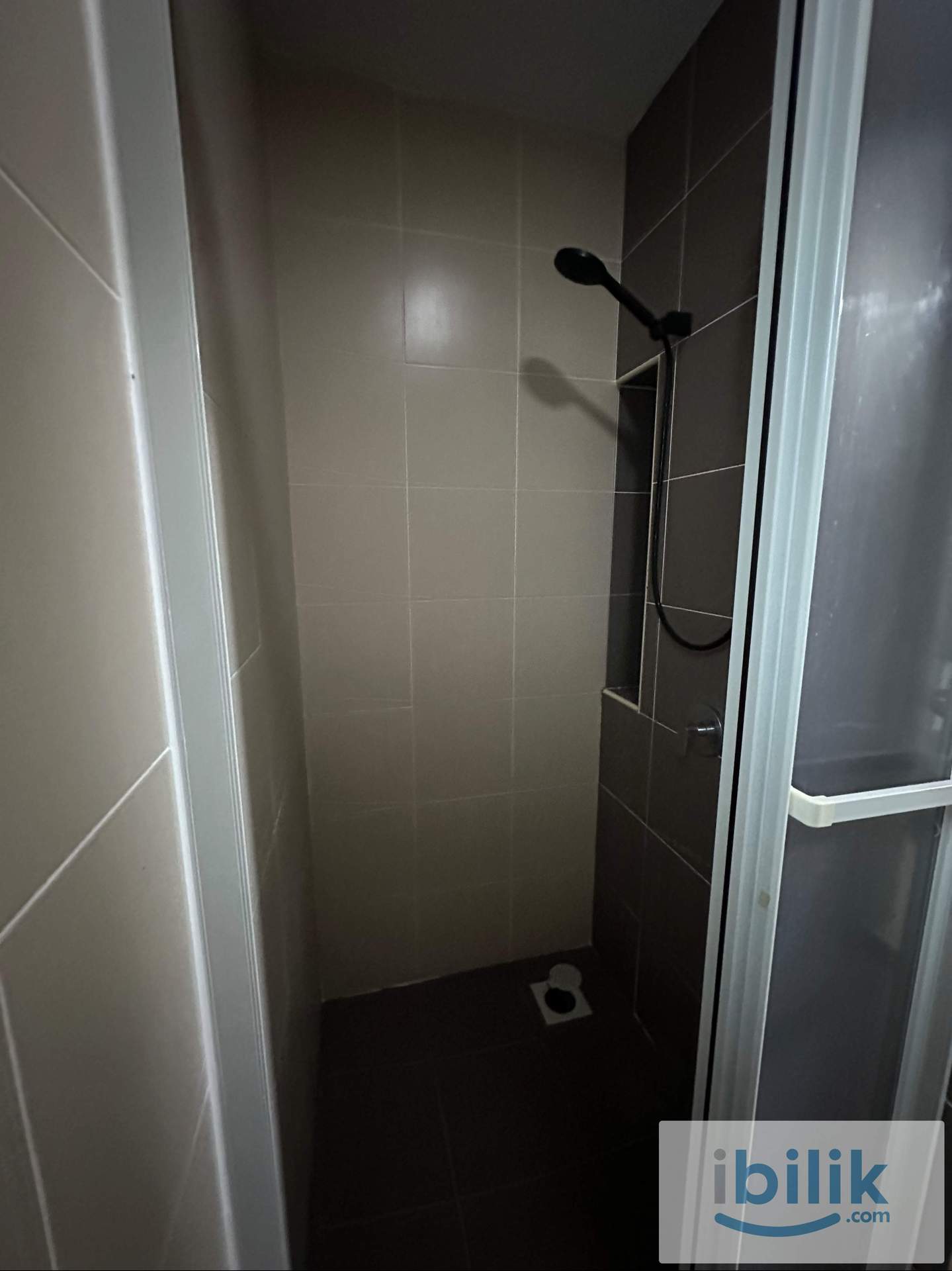 Razak city, Sungni Besi / Master room - Image 3
