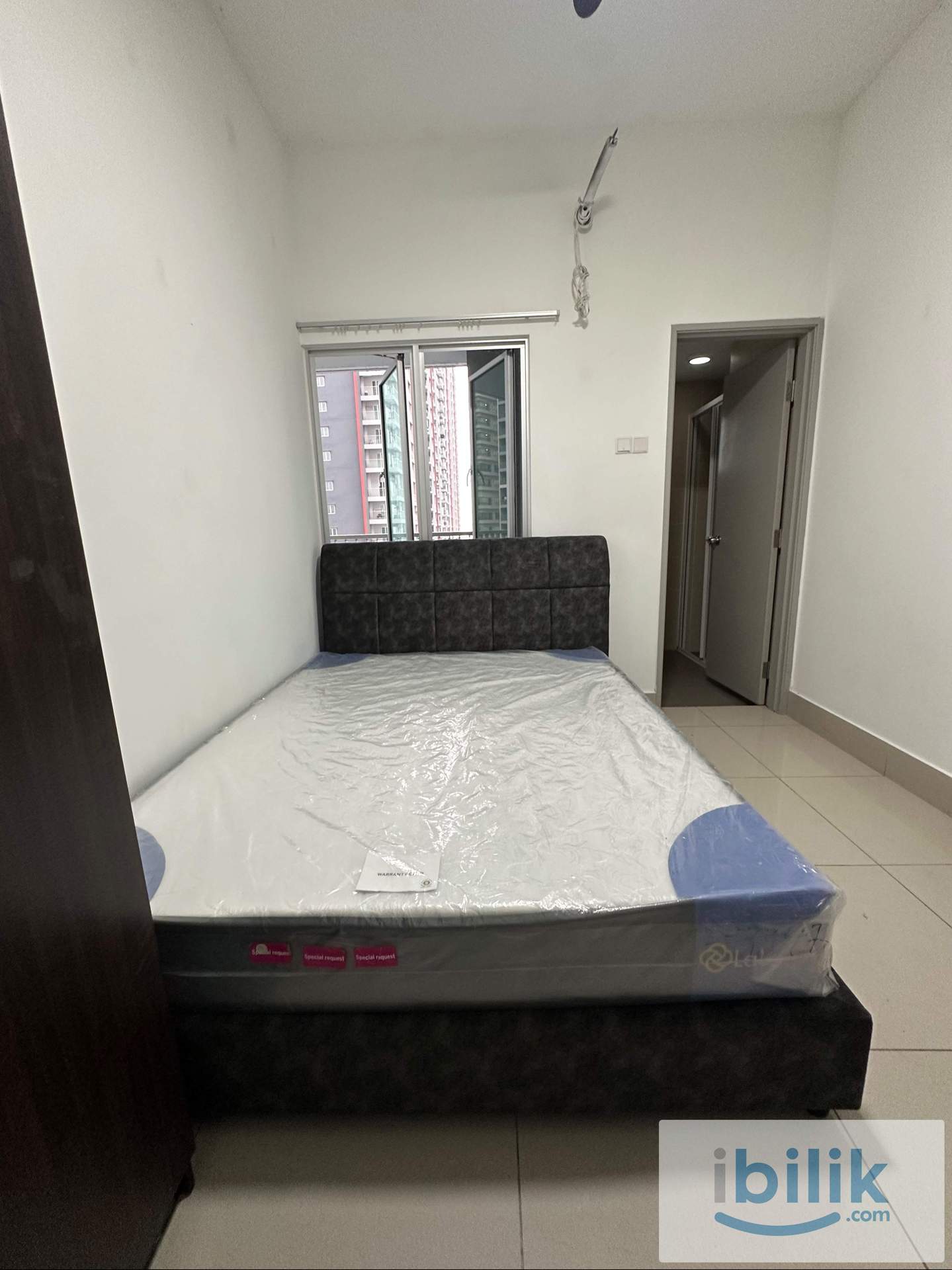 Razak city, Sungni Besi / Master room - Image 5