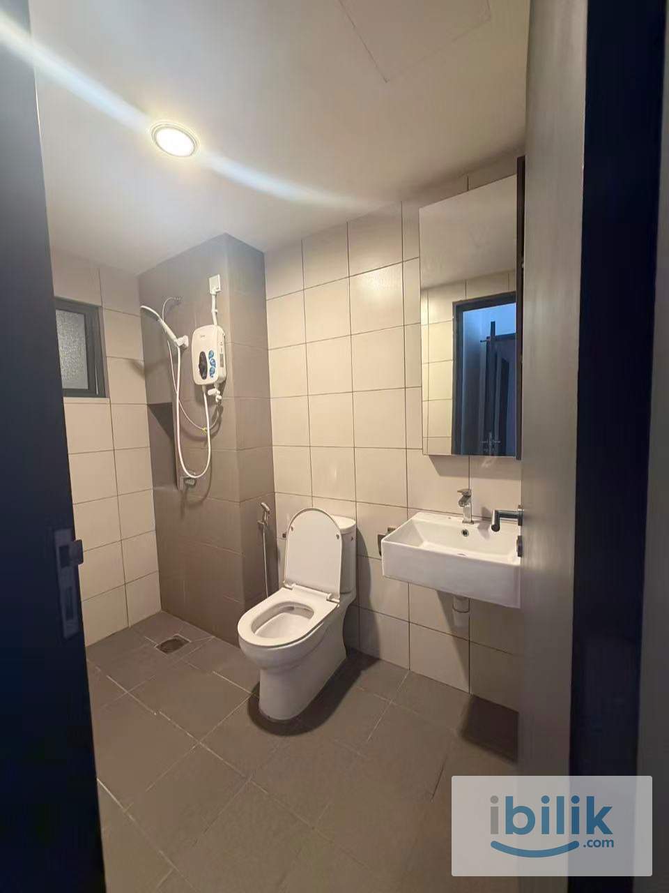 Small room at D’Quince (female) - Image 5