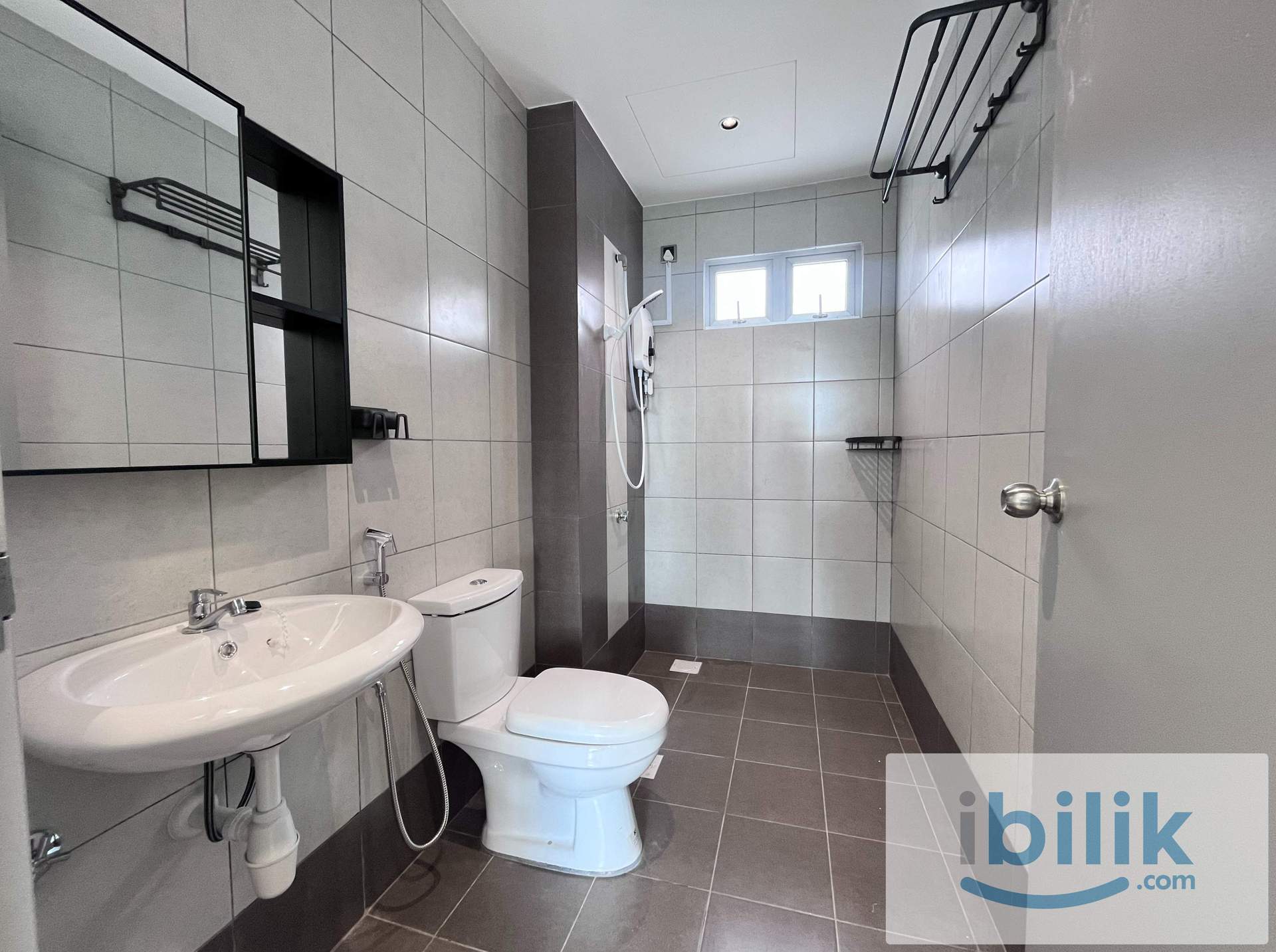 Room Rent (New Fully Furnished) | Master Room with private bathroom | JB Town City Area | ‼️0 Agent fees‼️ - Image 6