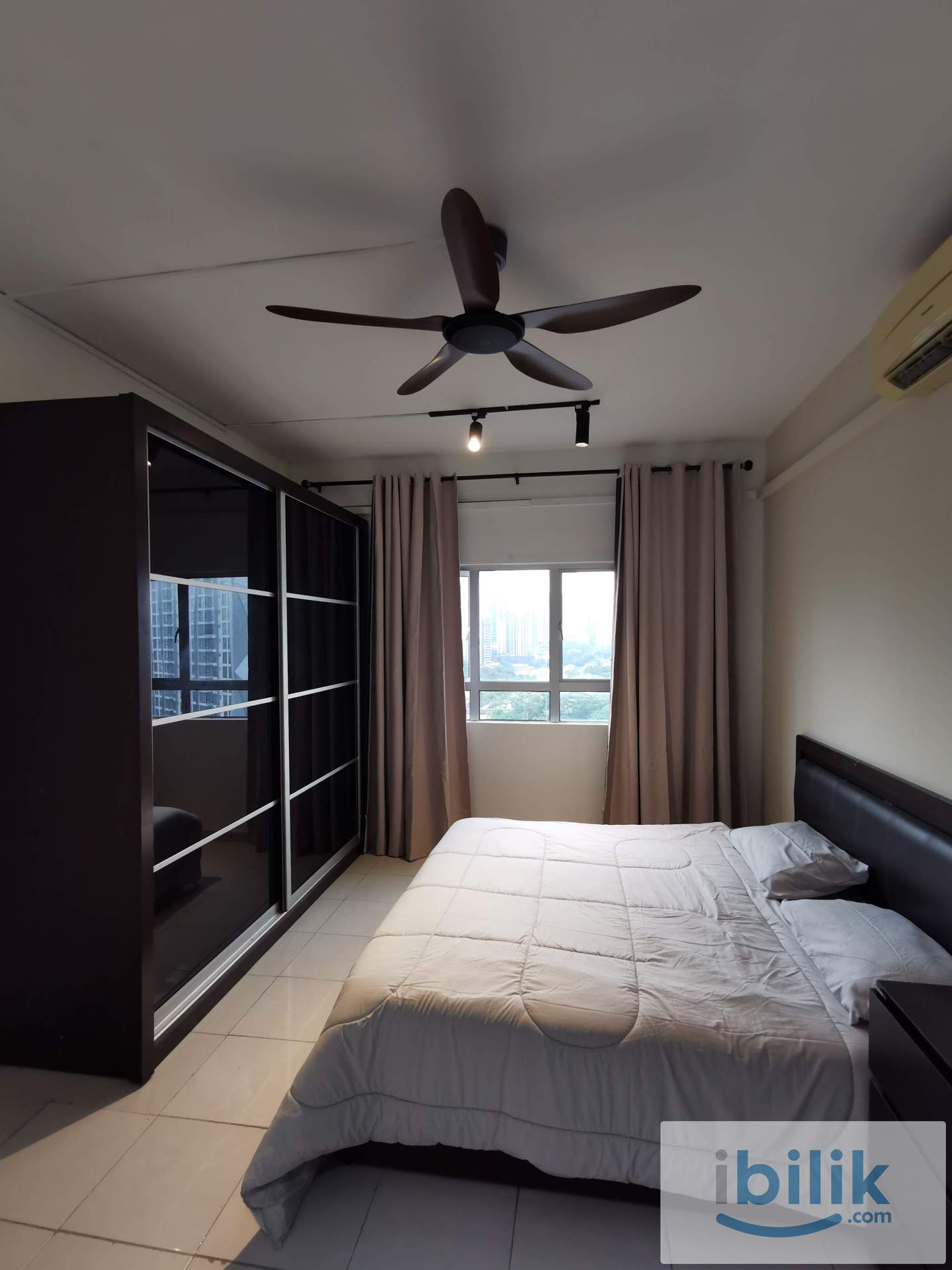 Middle Room at Suria Jelatek Residence, Ampang Hilir - Image 1
