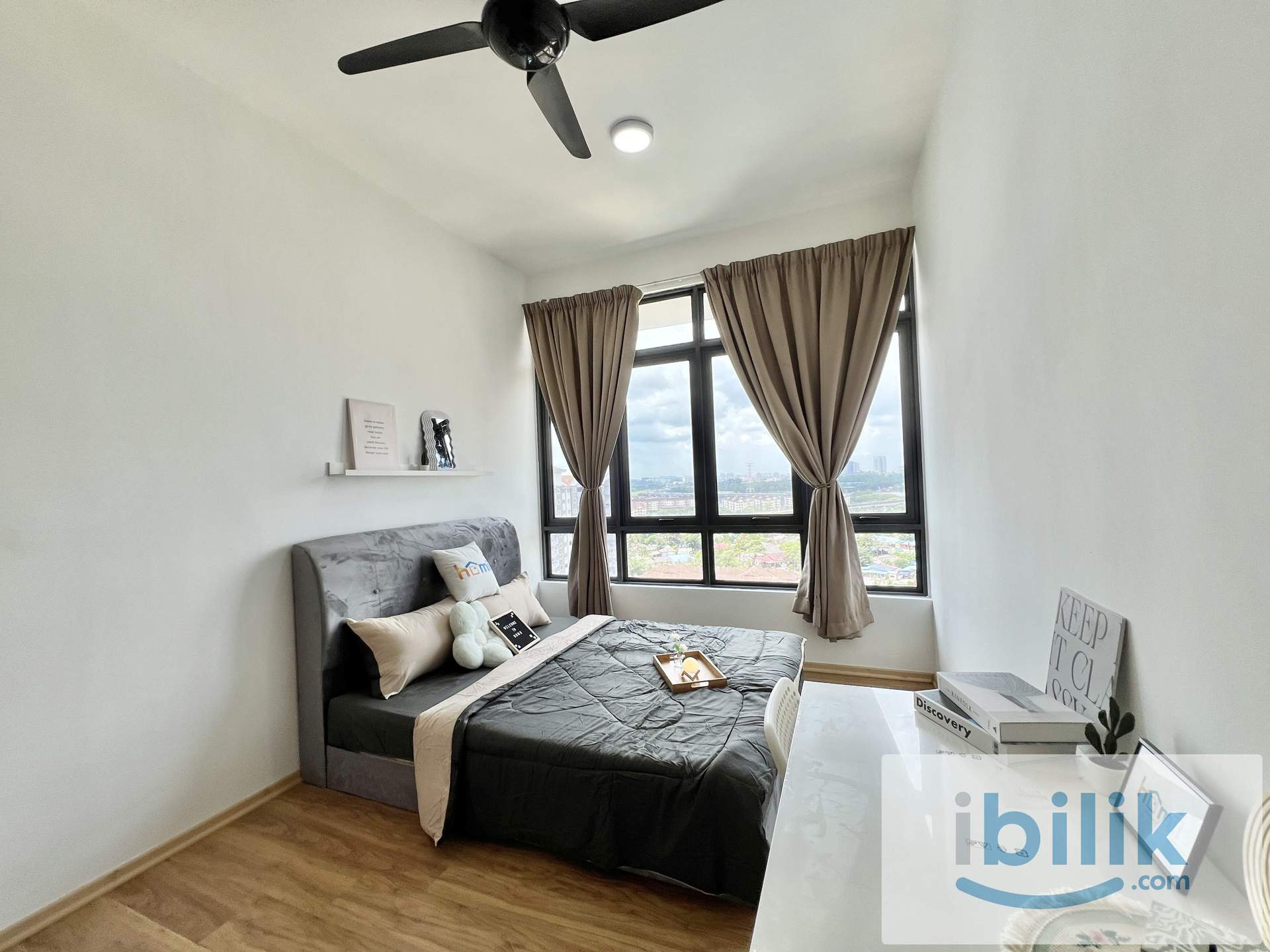 Middle Room for rent - Image 1