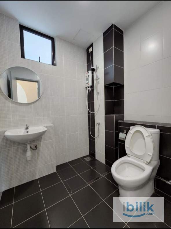 Middle room for rent - Image 3