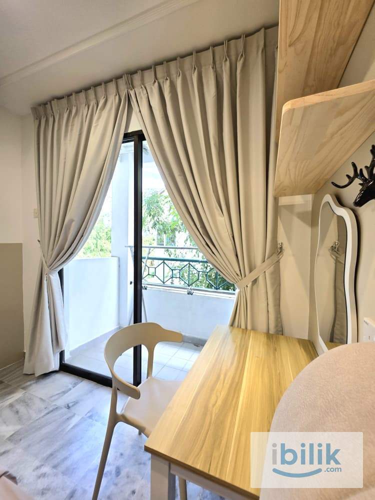 Balcony room for rent in Polo Park - Image 2