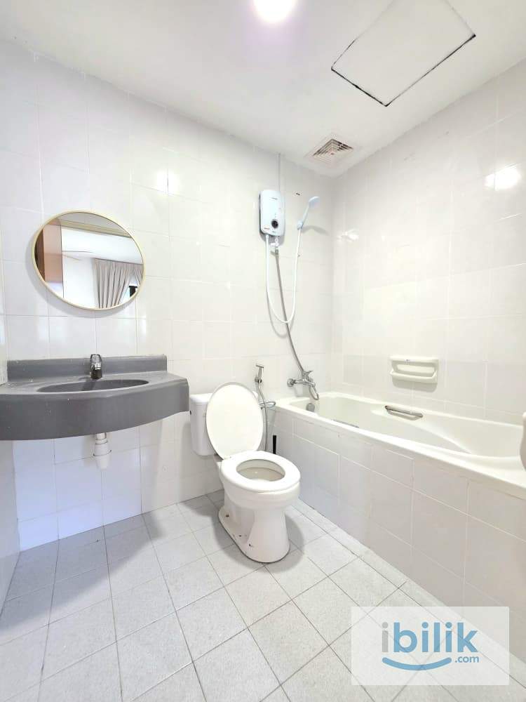 Master room for rent in Polo Park - Image 5