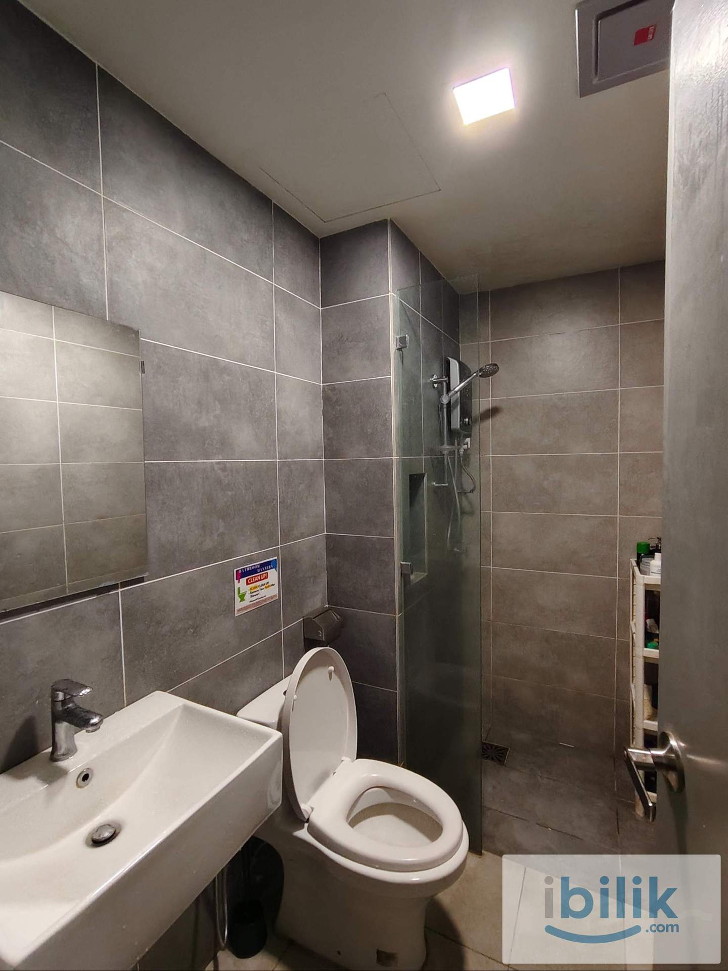 Nice Fully furnished Middle room for rent near Bandar Utama MRT - Image 4