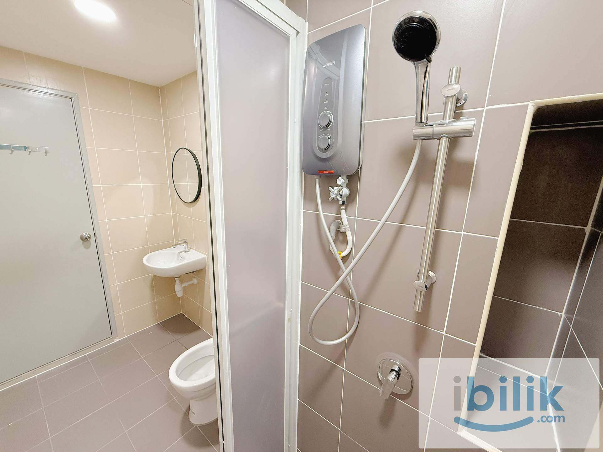 😱 PREMIUM MASTER ROOM!! WORK FROM HOME FRIENDLY 🎉 MRT FREEDER BUS TO MRT CHAN SOW LIN 🚌 - Image 3