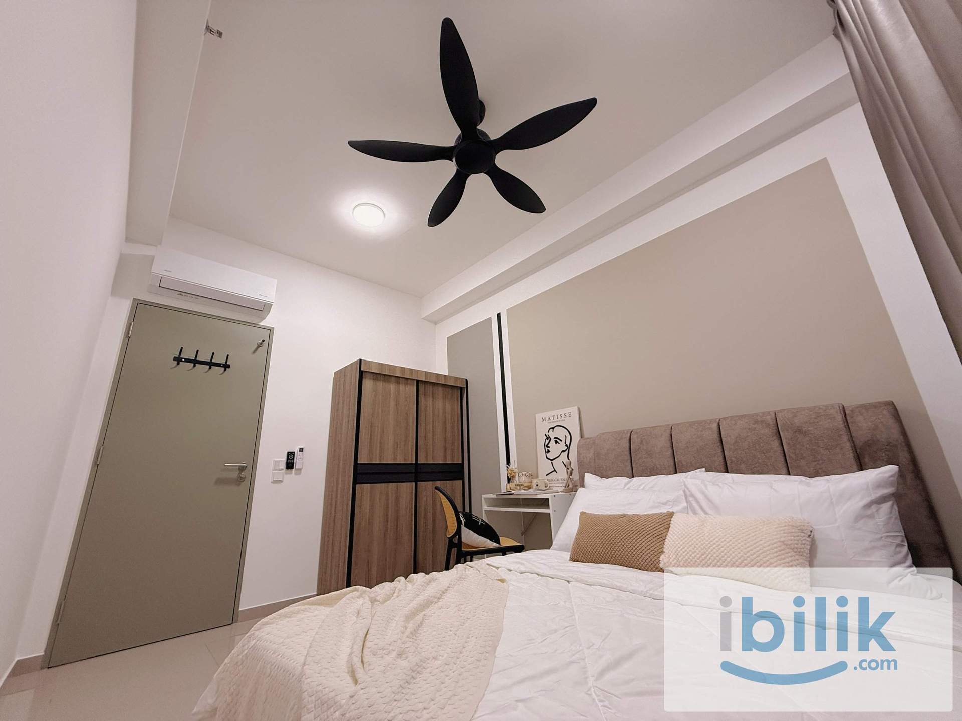 🏡 BEST ROOM IN TOWN! 🎉 PREMIUM QUEEN ROOM! ACCESSIBLE TO LDP HIGHWAY 🚗 - Image 1