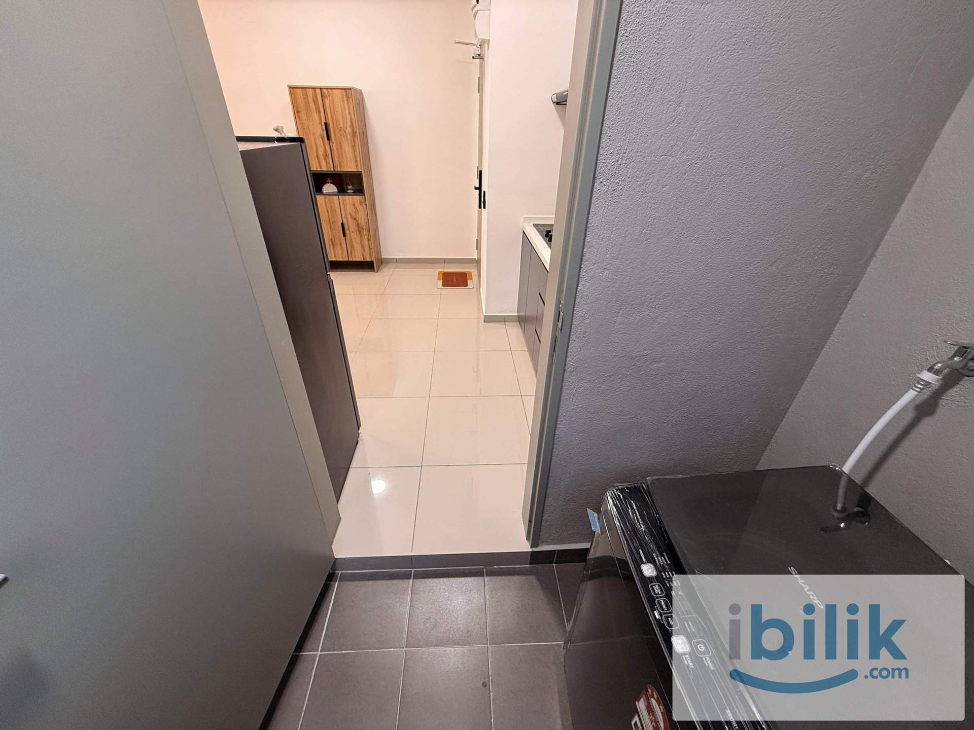 🏡 BEST ROOM IN TOWN! 🎉 PREMIUM QUEEN ROOM! ACCESSIBLE TO LDP HIGHWAY 🚗 - Image 5