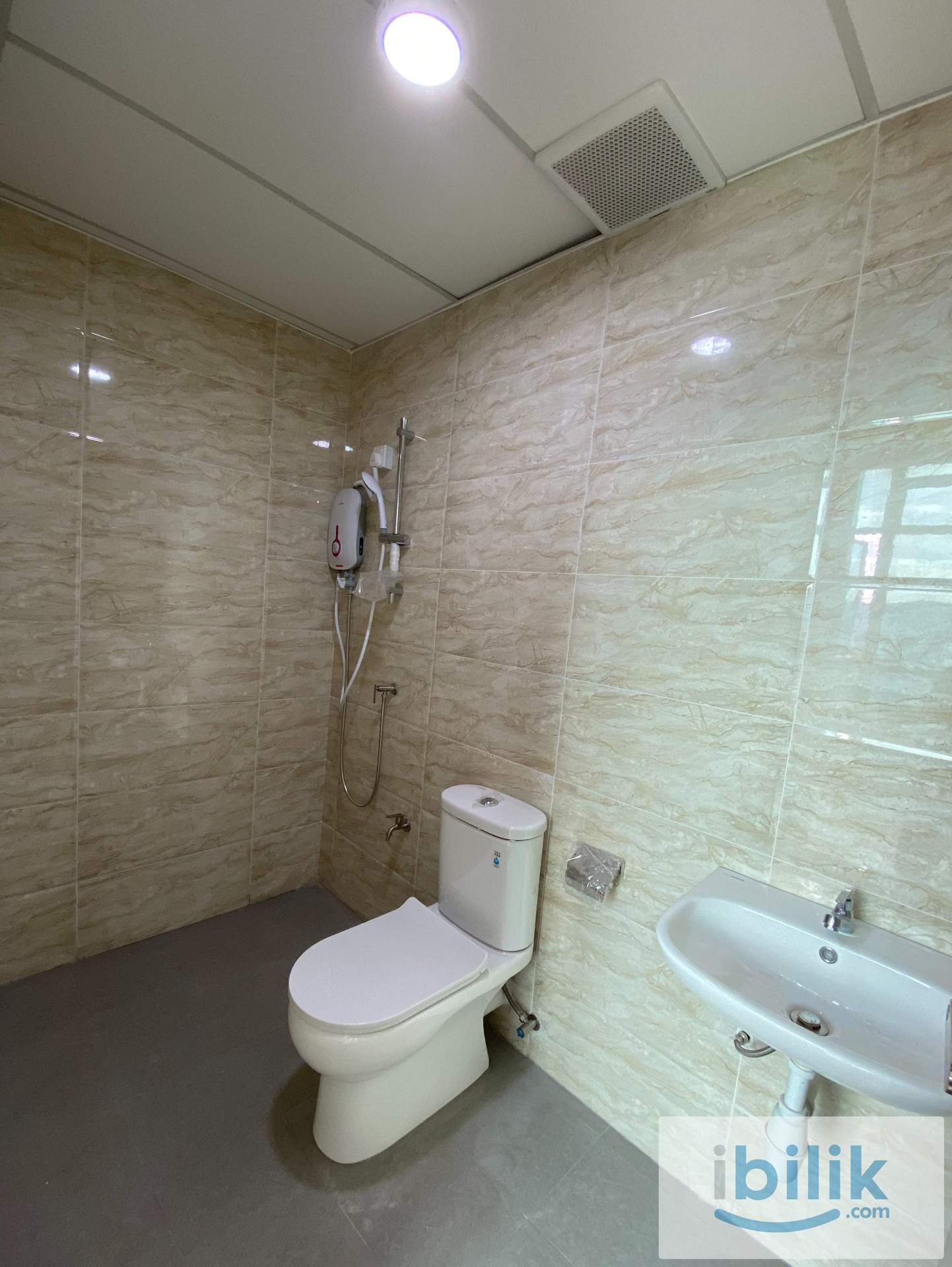 Kota Kinabalu | Master Room | Bilik 2 Pax | Fully Furnished - Image 5
