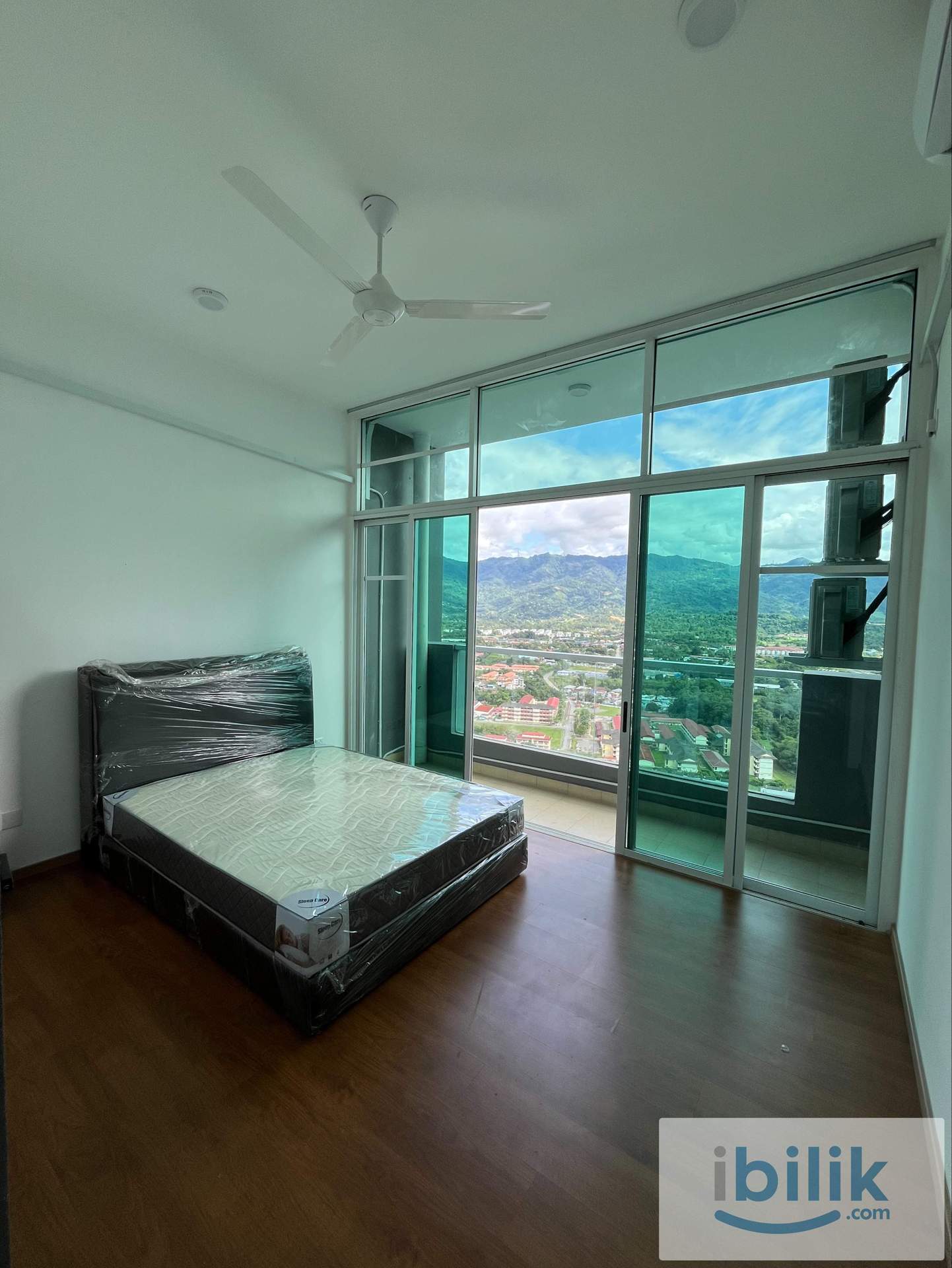 Kota Kinabalu | Balcony Room | Queen Size Bed - Image 2