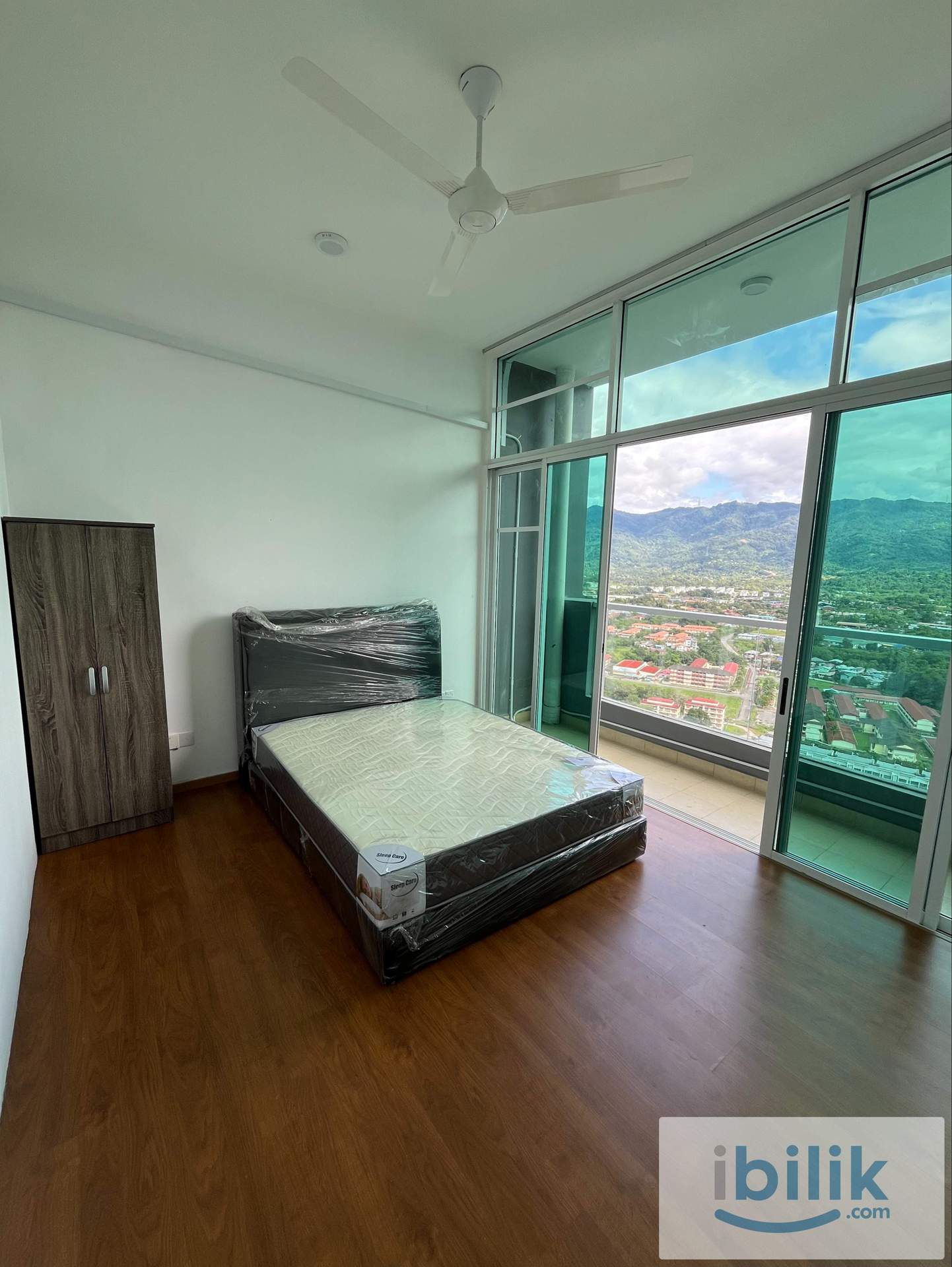 Kota Kinabalu | Balcony Room | Queen Size Bed - Image 3