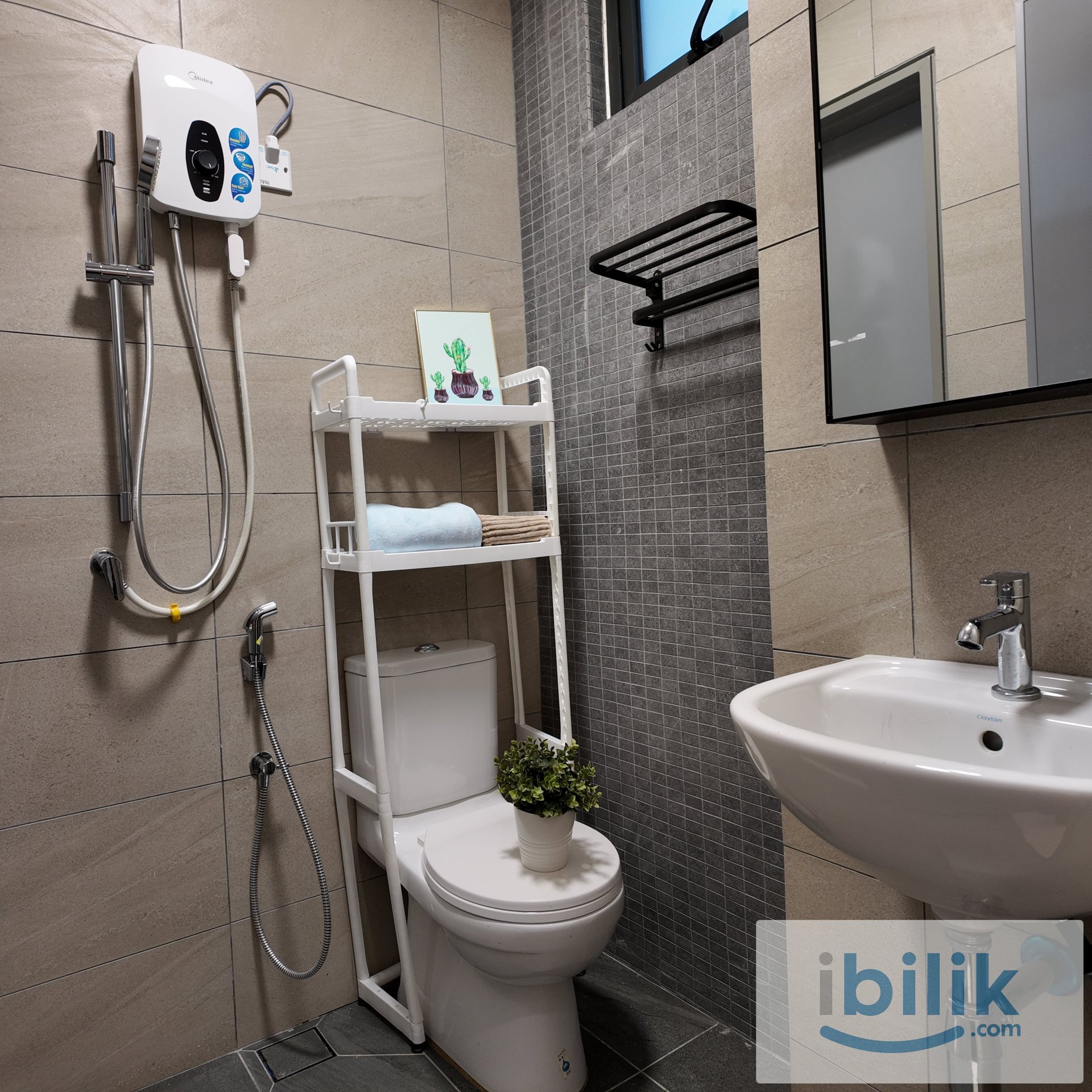 Room with Private bathroom @ D7 Residnece - Image 5
