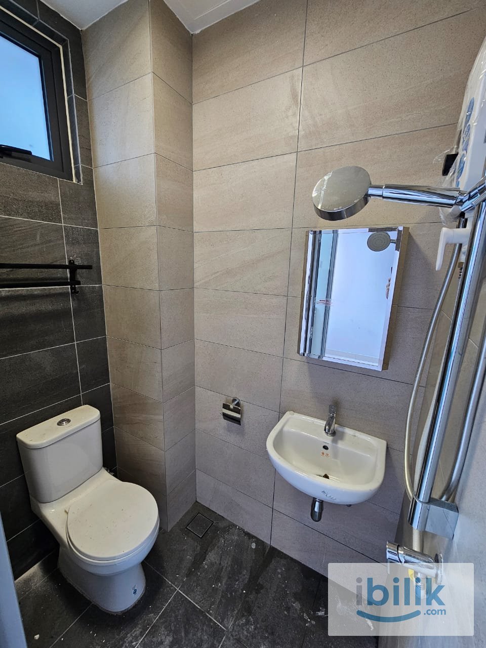 Balcony Room @ D Seven Residence - Image 4