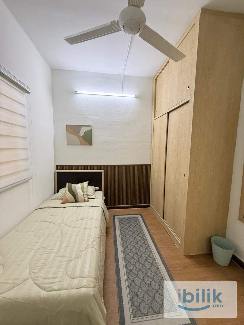 Small Room at Casa Subang, UEP Subang Jaya - Image 1