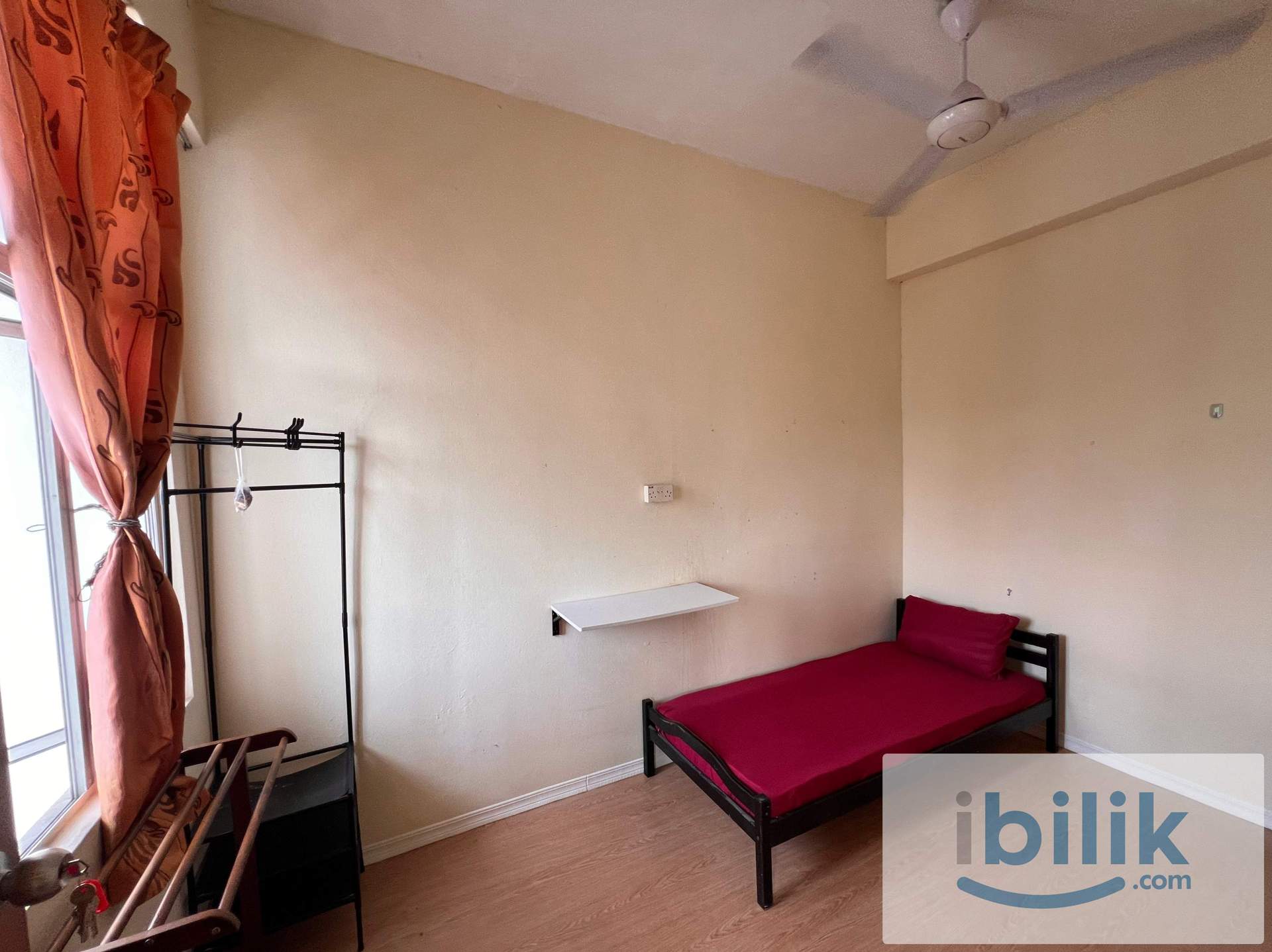 Window Room - Pontian Female - Image 1