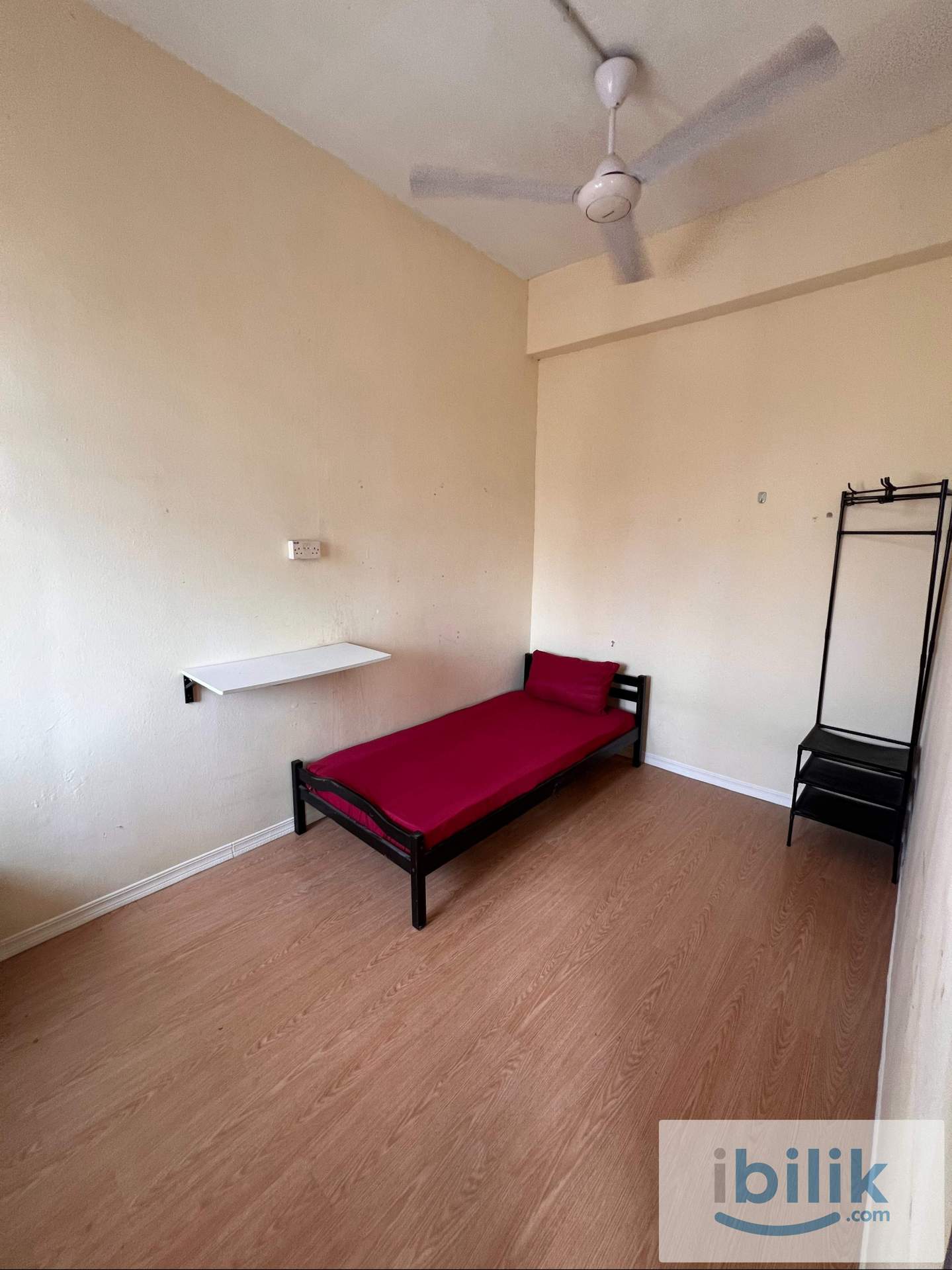Window Room - Pontian Female - Image 3