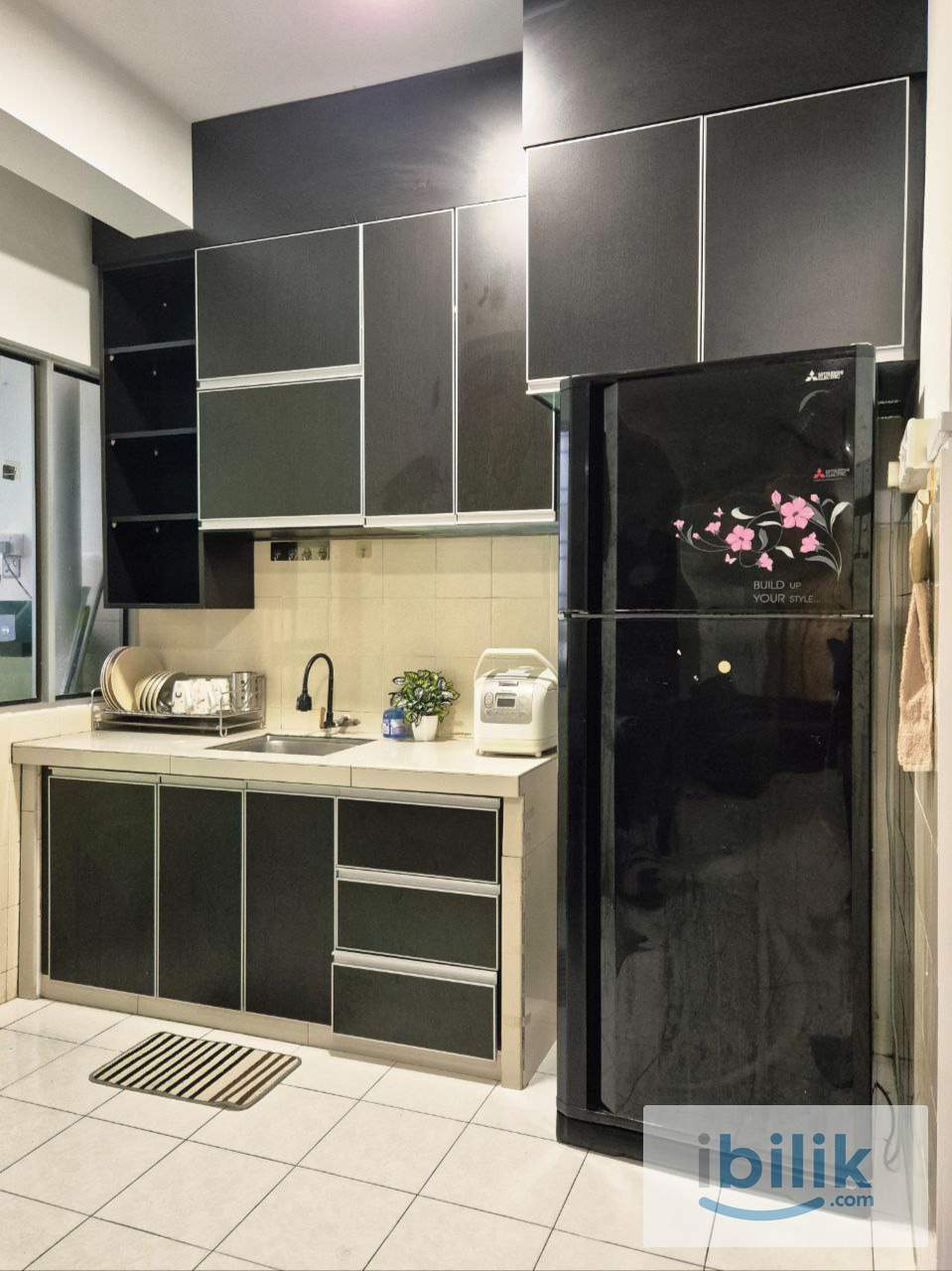Clean and cozy Middle Room  - Image 3