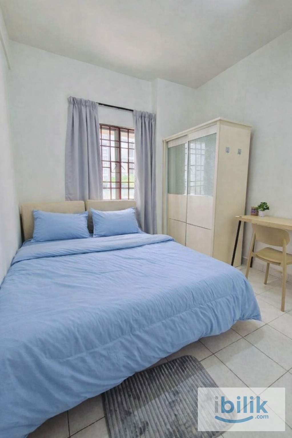 Clean and cozy Middle Room  - Image 1