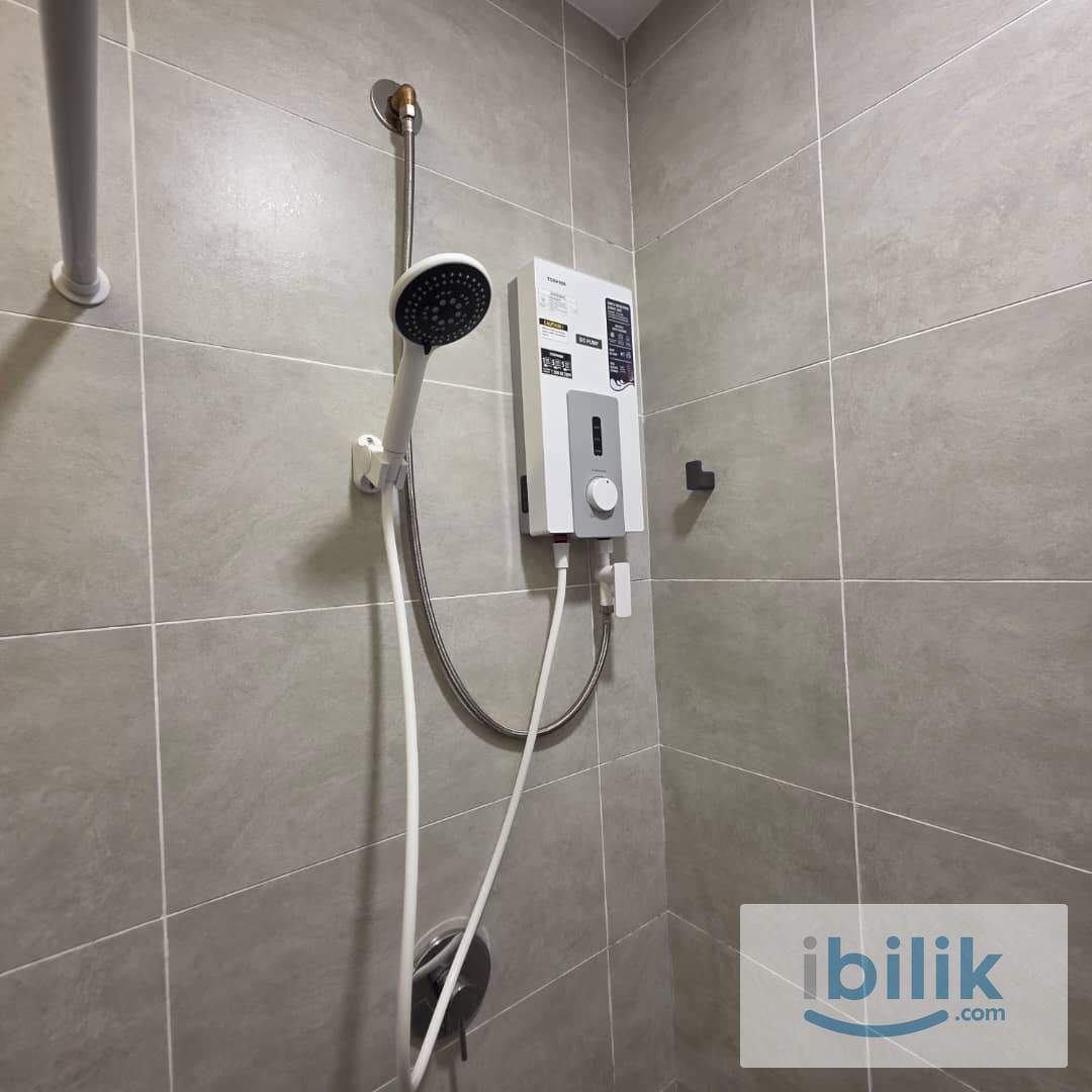 Newly Renovated Medium Room @ QuayWest Residence, Bayan Lepas - Image 4