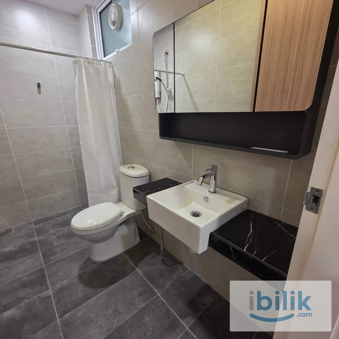 Newly Renovated Medium Room @ QuayWest Residence, Bayan Lepas - Image 3
