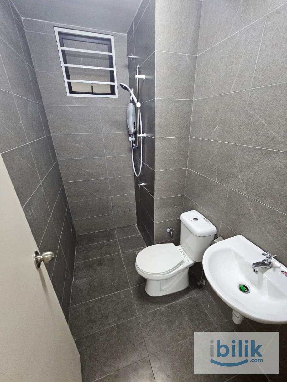 Majestic Maxim Single Room - Image 4