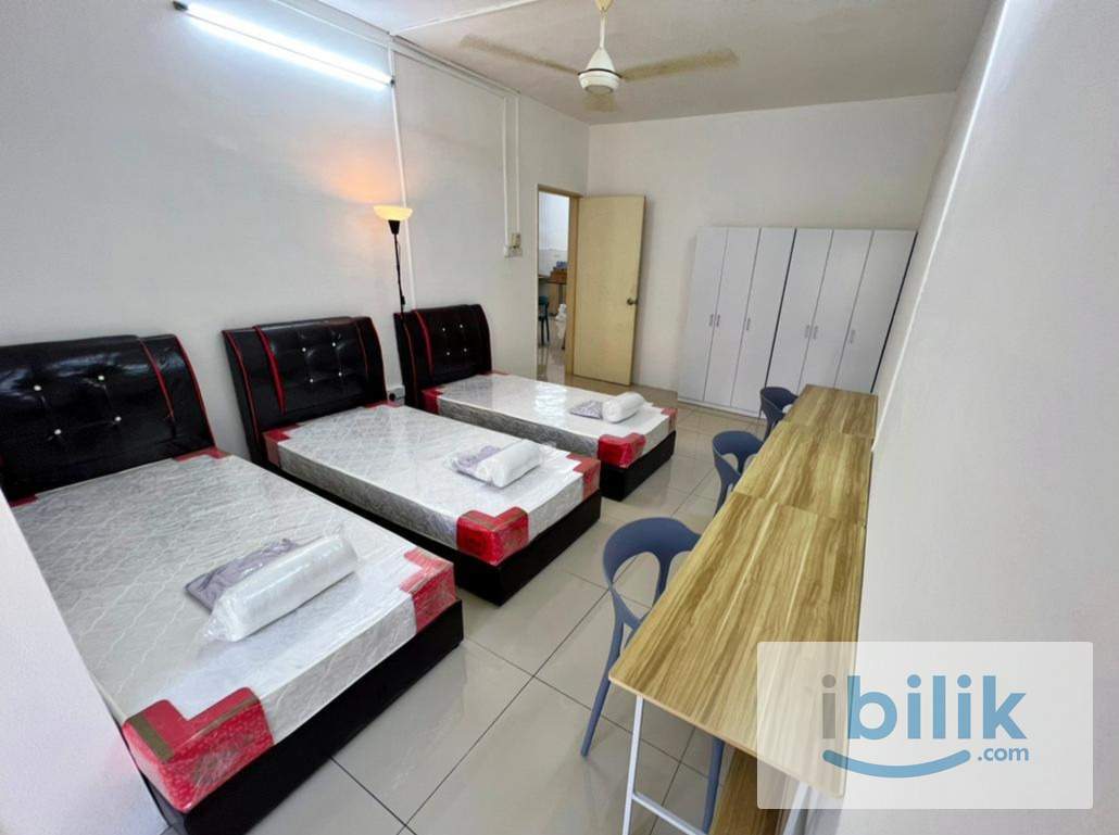 PV15 Master Room With Air Cond Female Unit - Image 1