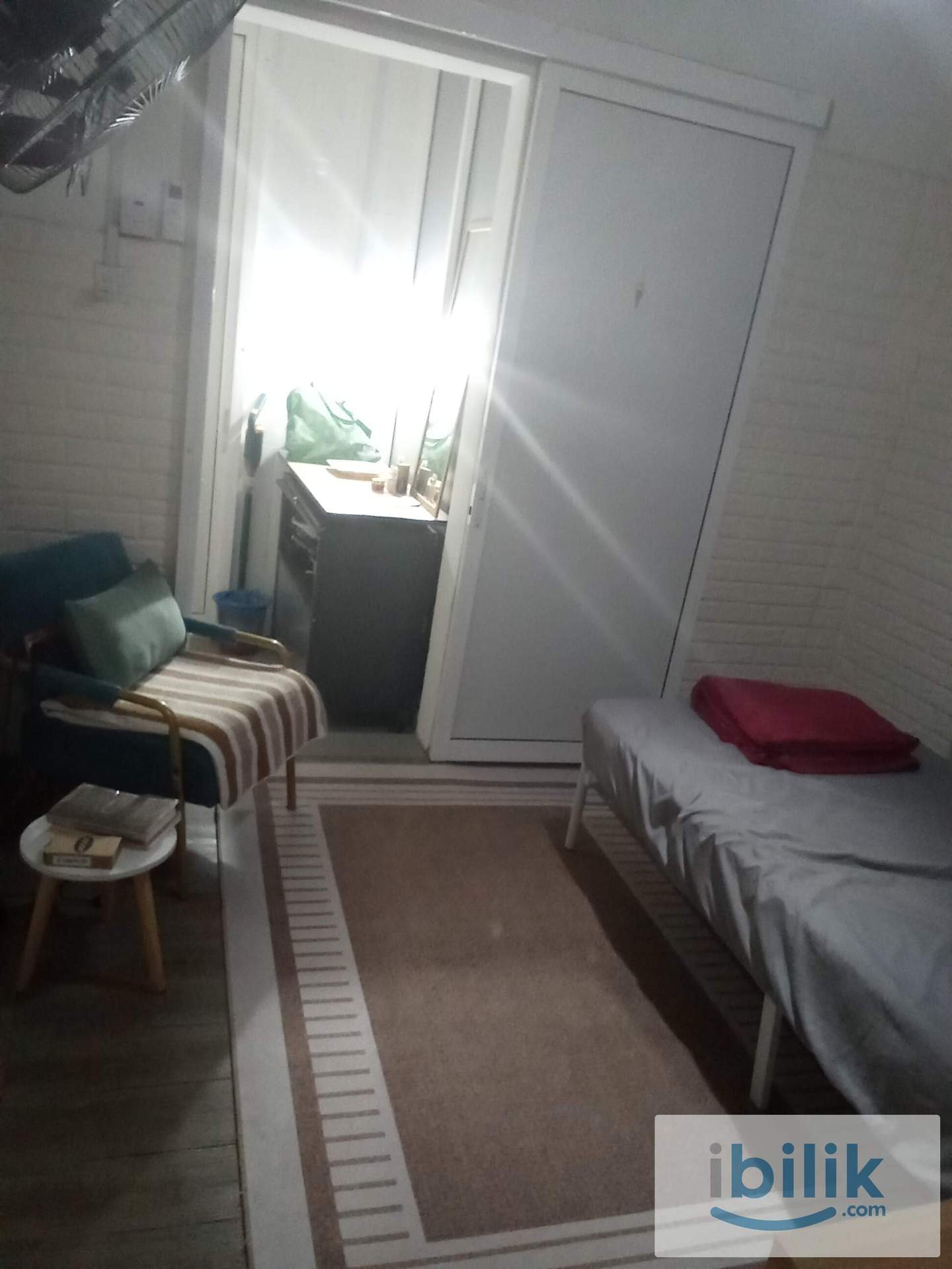 Cozy single room - Image 1
