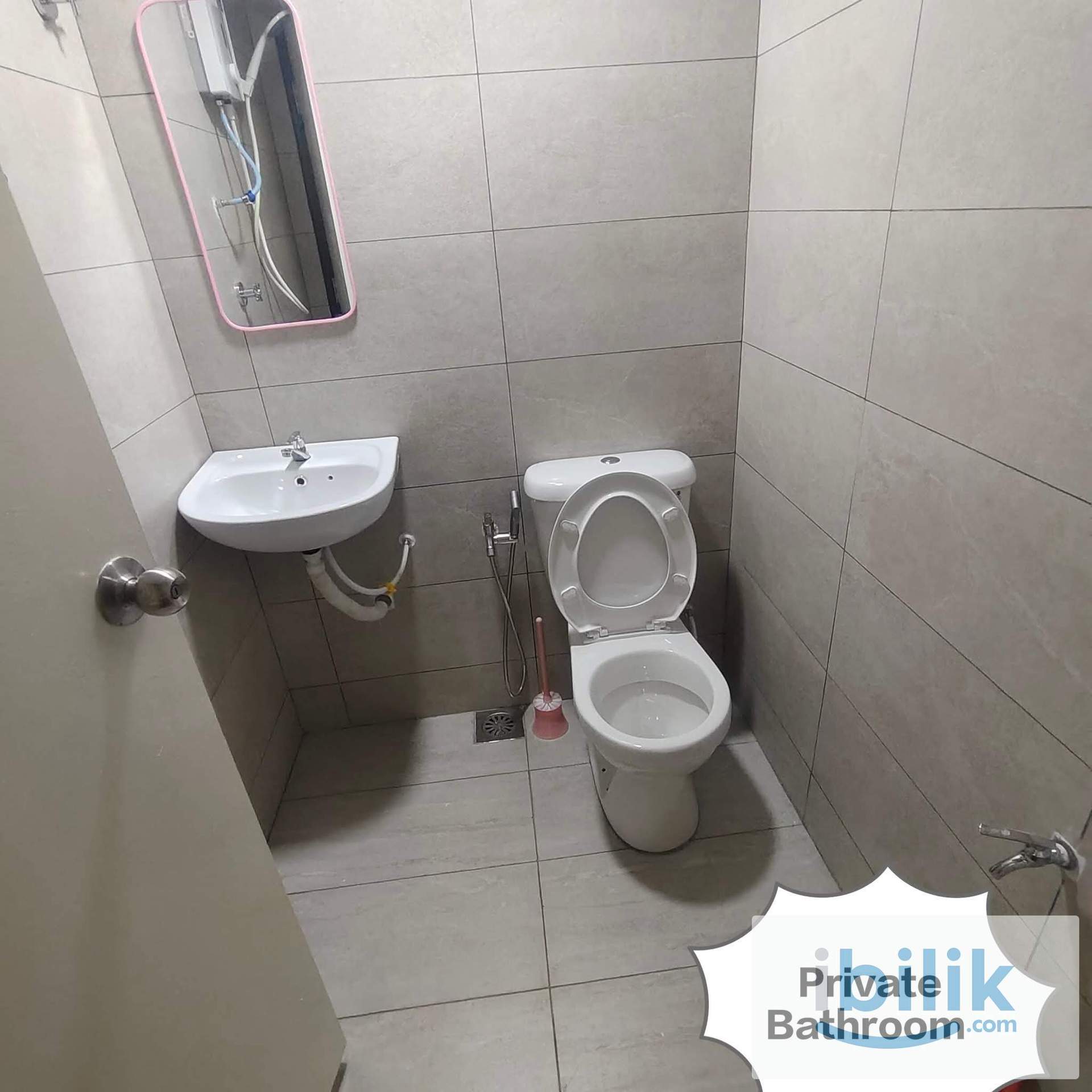Taman Bukit Kaya Medium Room (Private Bathroom) - Image 4