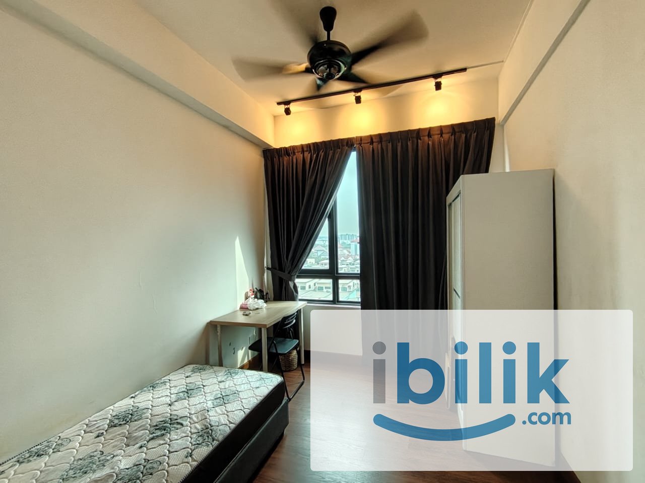 Medium room to rent at Greenfield Residence - Image 1