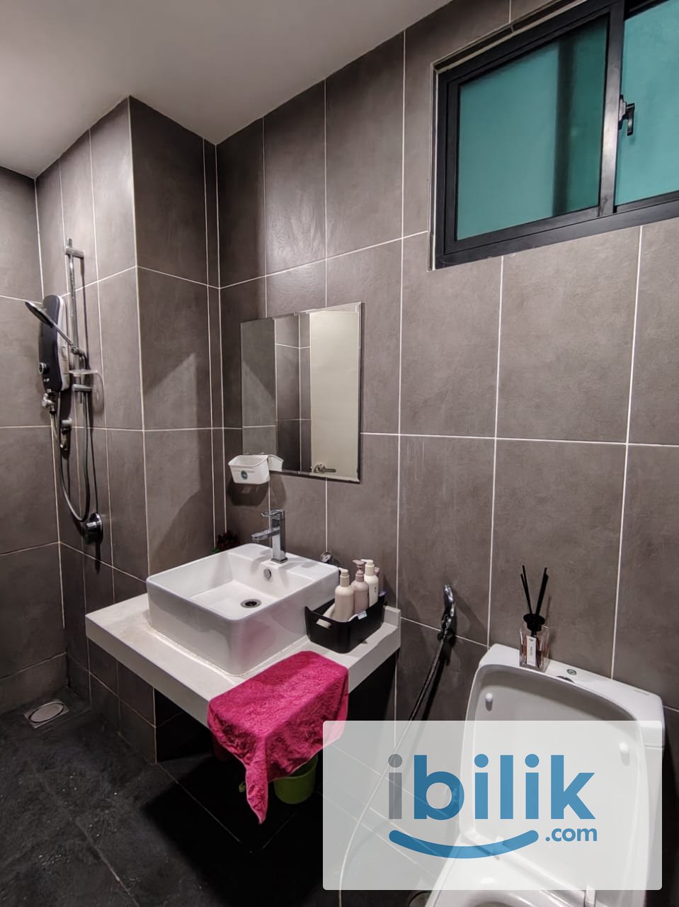 Medium room to rent at Greenfield Residence - Image 4