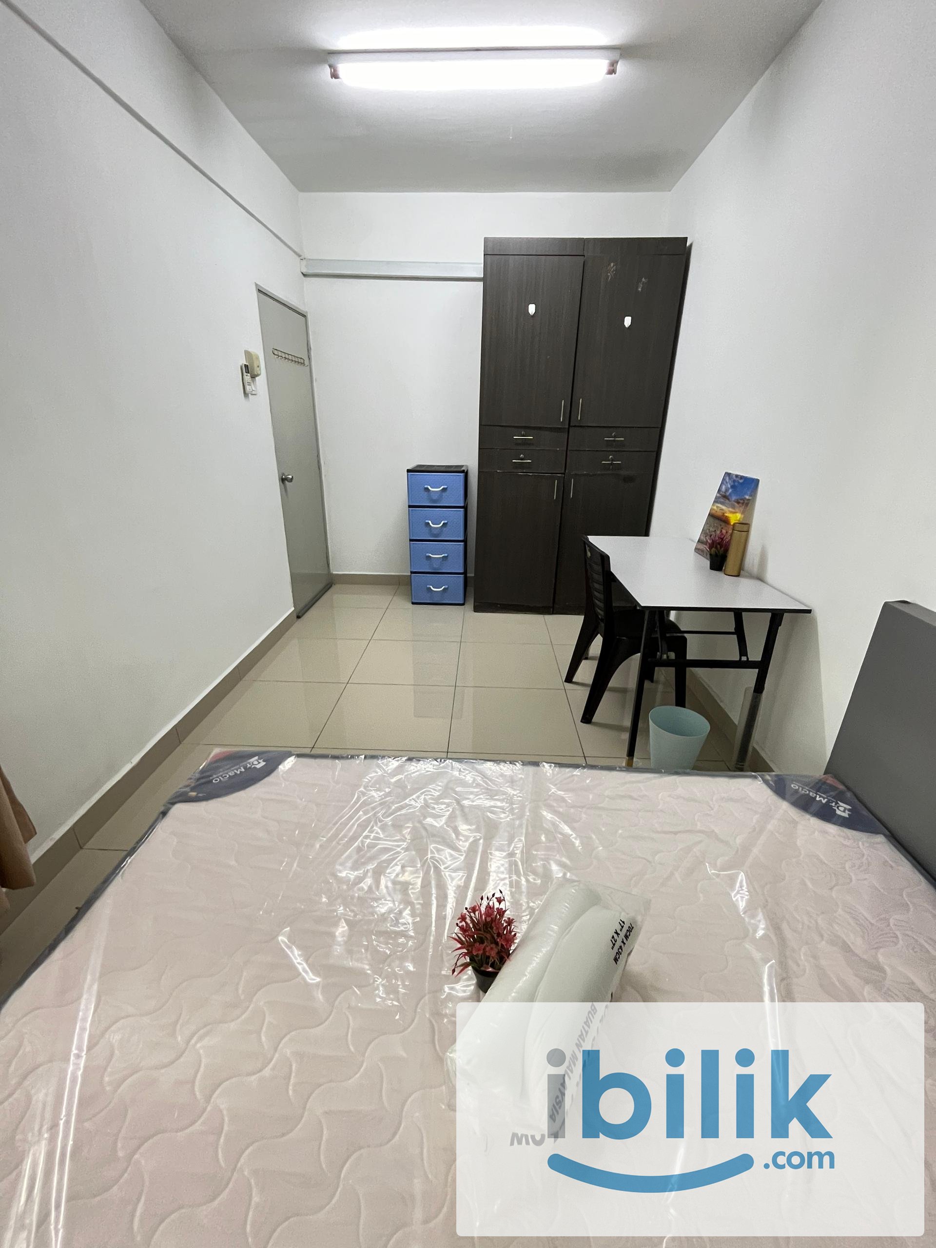 Middle Room - Image 5