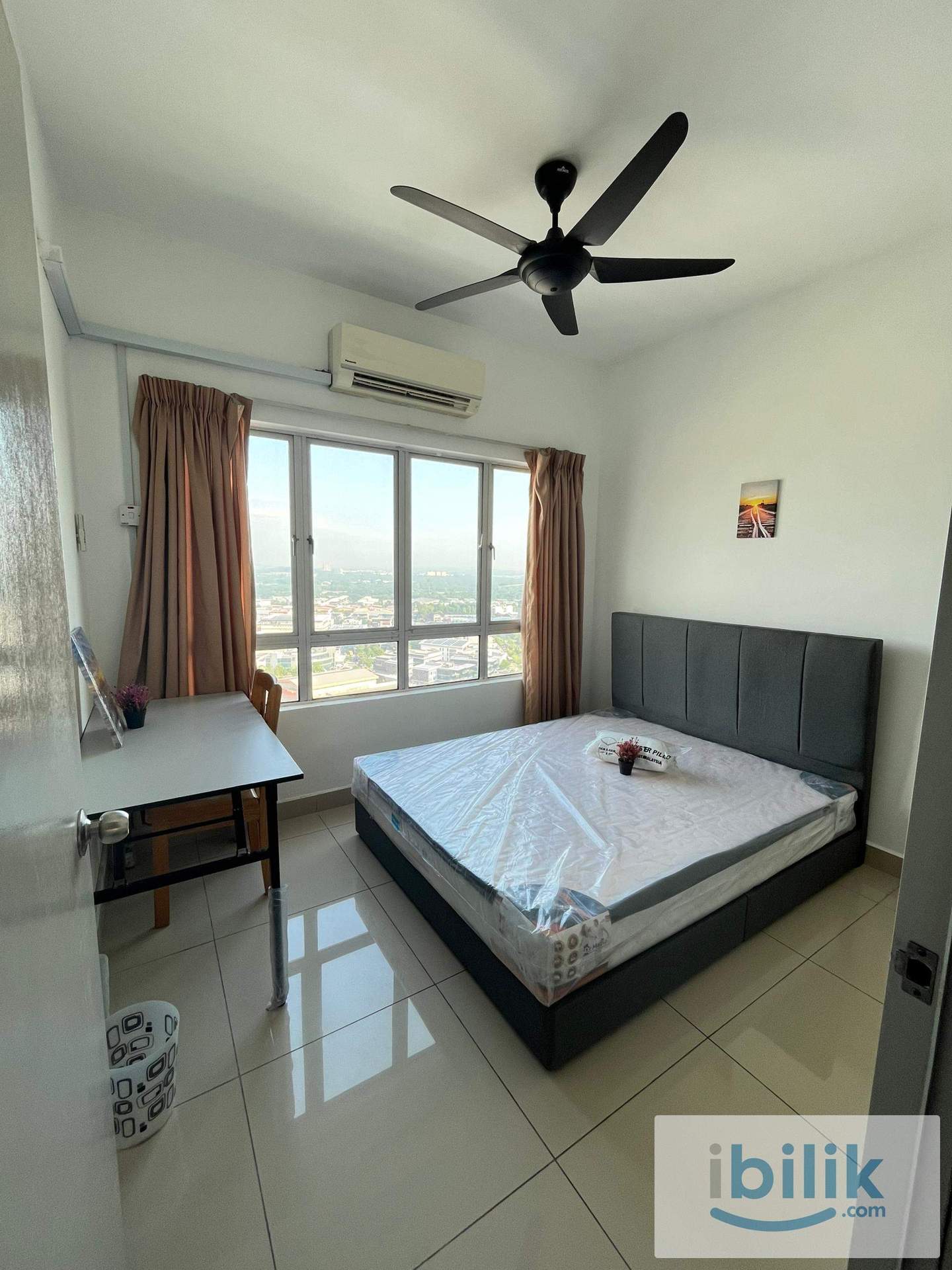 Male Unit Available Now! Middle Room Casa Residenza - Image 4
