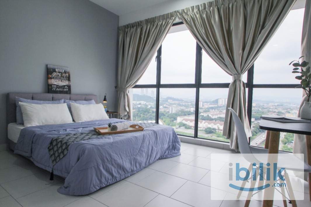 5 mins walk to Serdang KTM, 15mins walk to The Mines, 8mins to UPM/S.g Besi MRT, Master room - Image 1