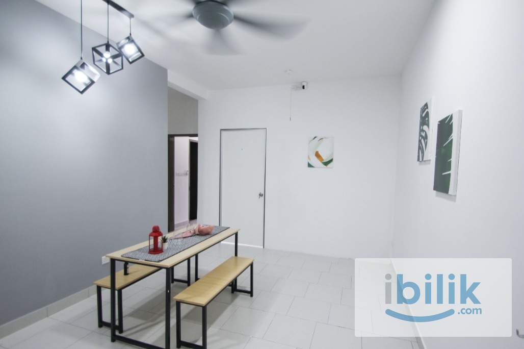 5 mins walk to Serdang KTM, 15mins walk to The Mines, 8mins to UPM/S.g Besi MRT, Master room - Image 5