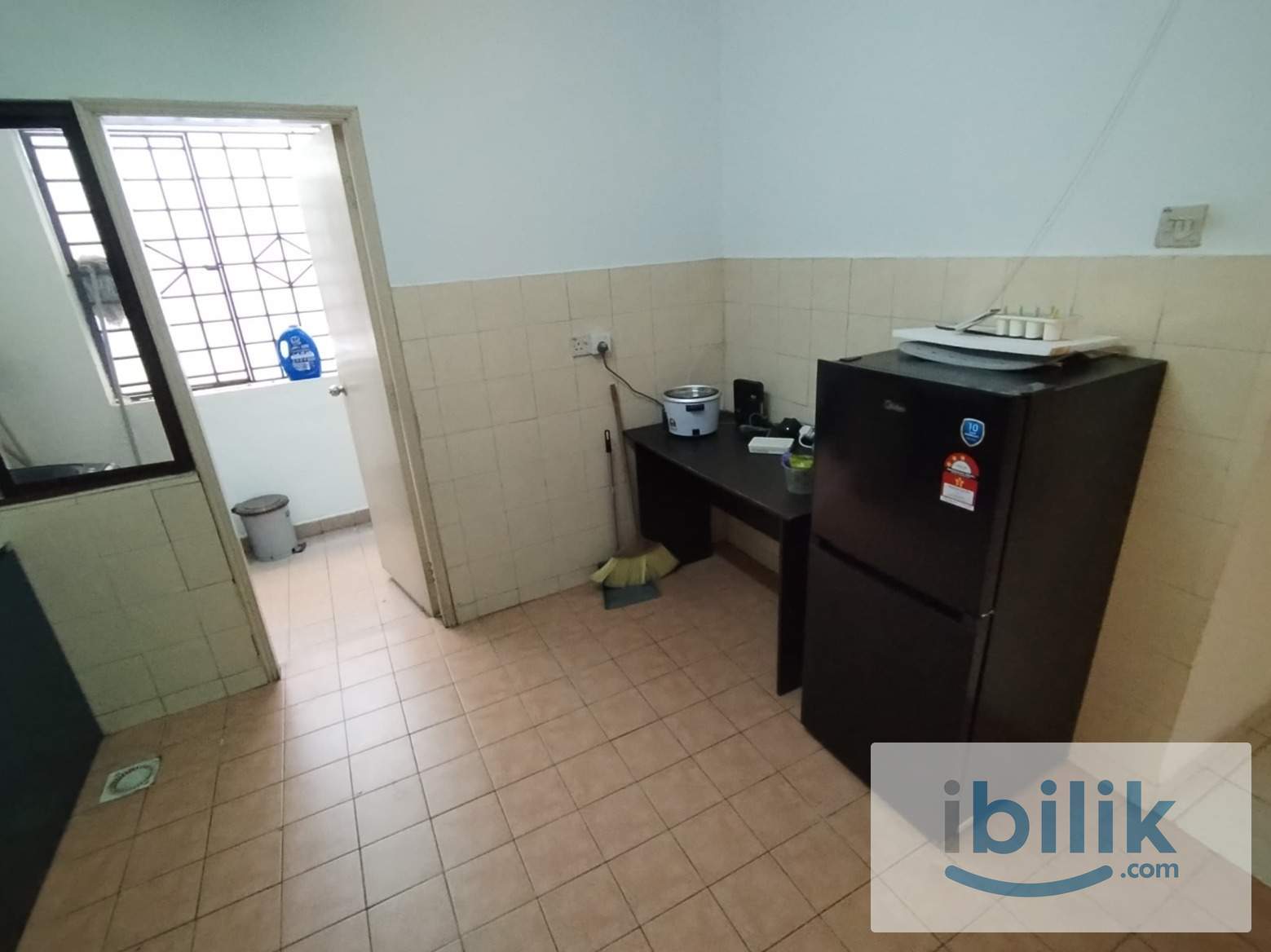 Middle room, 6 minutes walk to MRT Surian/Sunway Nexis and Giza, 2 Station to 1U/KPMG, 3 Station to TTDI - Image 3
