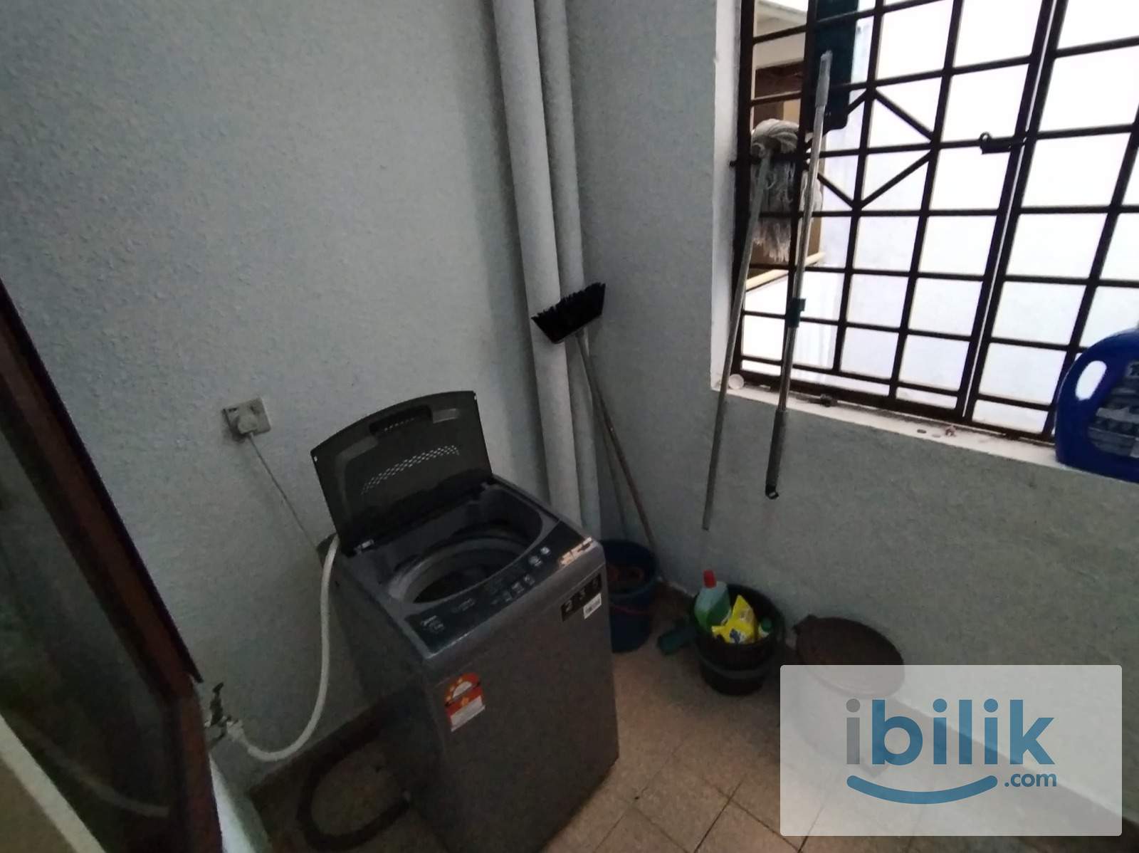 Middle room, 6 minutes walk to MRT Surian/Sunway Nexis and Giza, 2 Station to 1U/KPMG, 3 Station to TTDI - Image 5