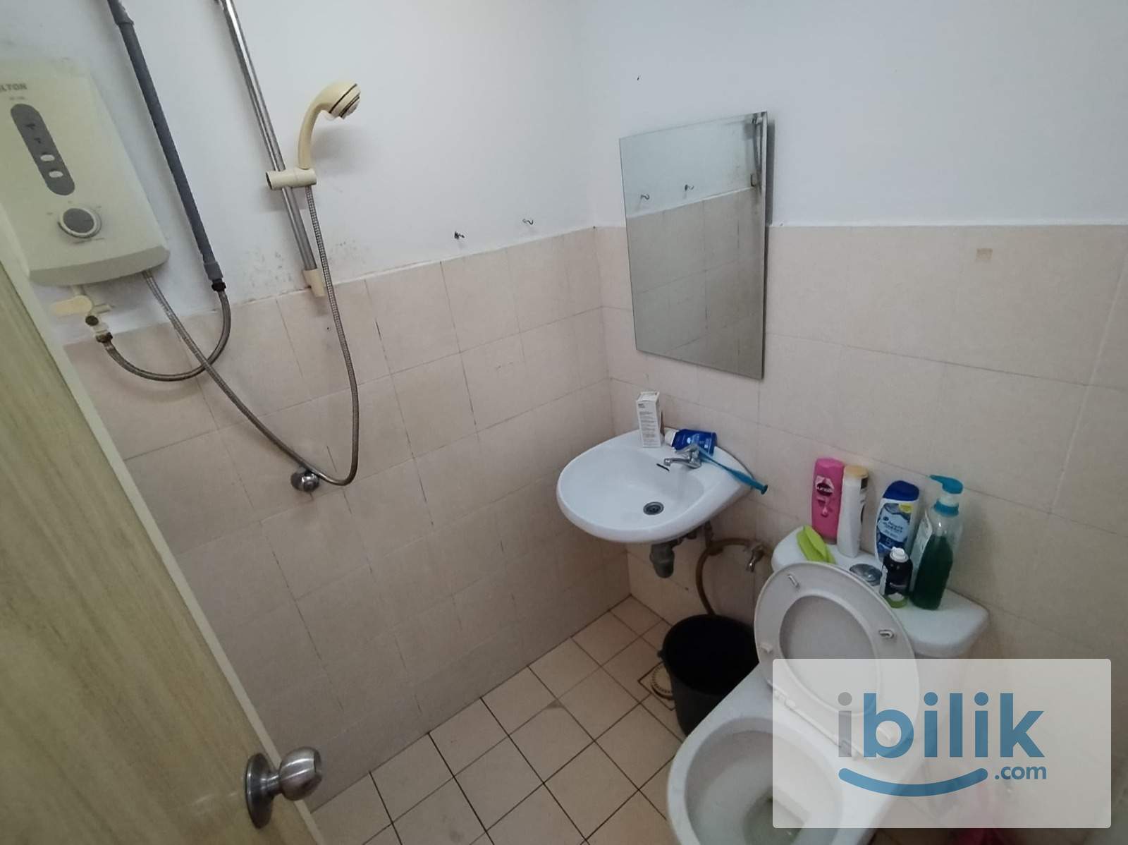 6 mins walk to MRT Surian/ Sunway Nexis, Giza, 2 Station to One Utama, 3 Station to TTDI, Single room  - Image 5