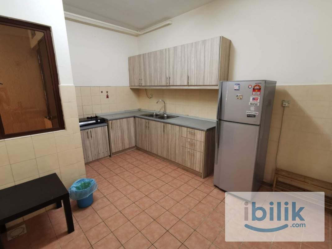 Female unit! 6 minutes walk to MRT Surian, 1 Station to Segi/Ikea, 2station to 1 Utama, 3 Station to TTDI, Middle room - Image 4