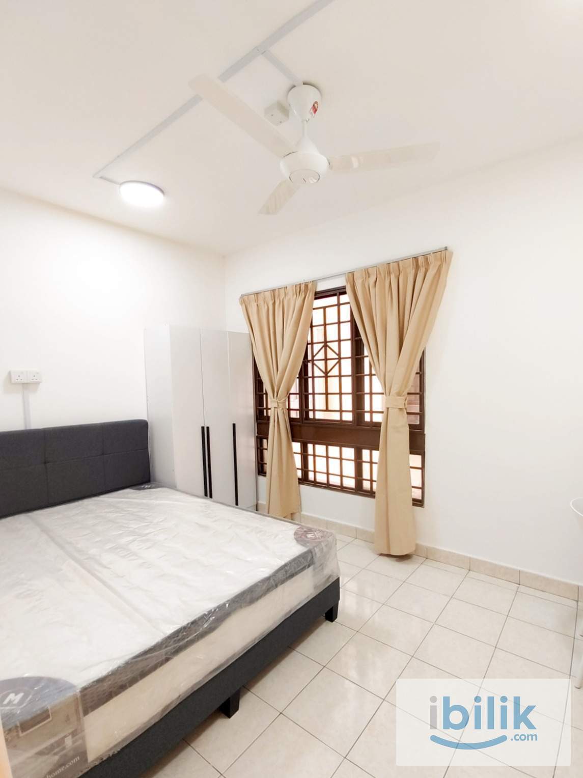 Well maintained Middle room, 6 minutes walk to MRT Surian/Giza/Nexis, 2Station to 1U/KPMG, 3 Station to TTDI - Image 1