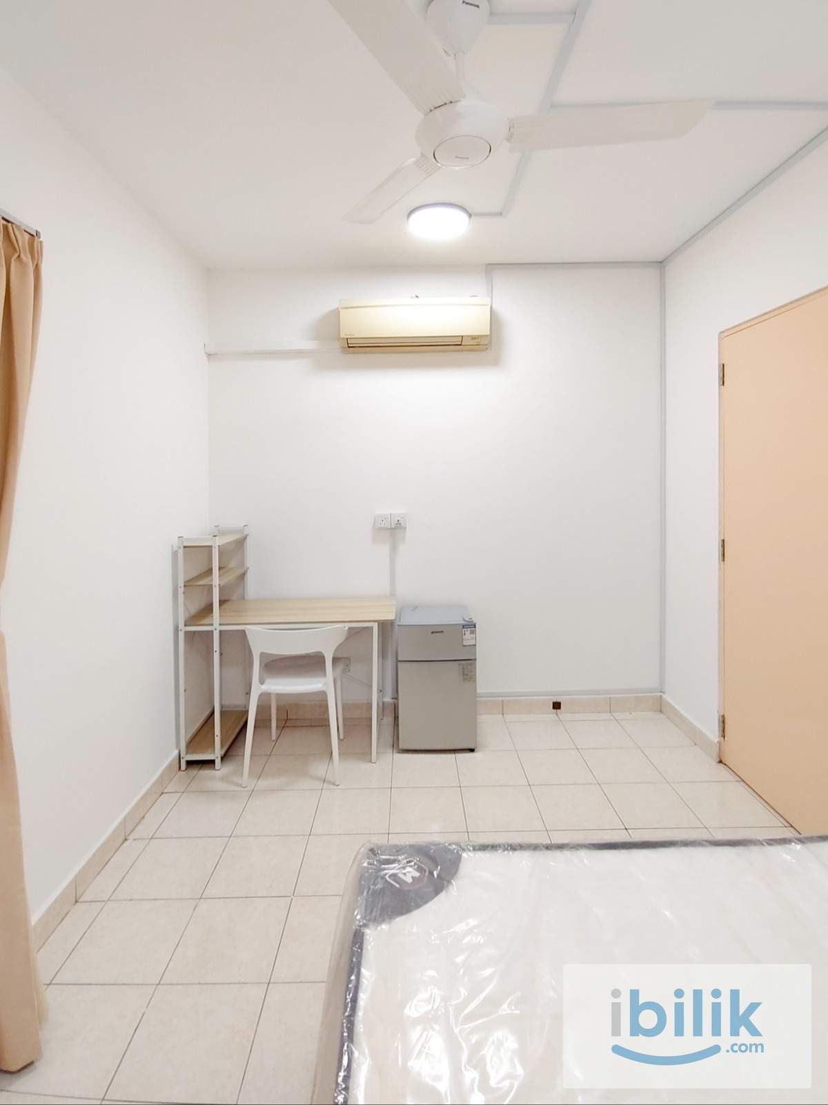 Well maintained Middle room, 6 minutes walk to MRT Surian/Giza/Nexis, 2Station to 1U/KPMG, 3 Station to TTDI - Image 2