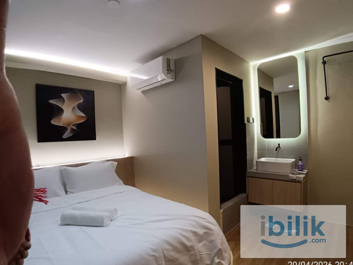 HOTEL ROOM  - Image 1