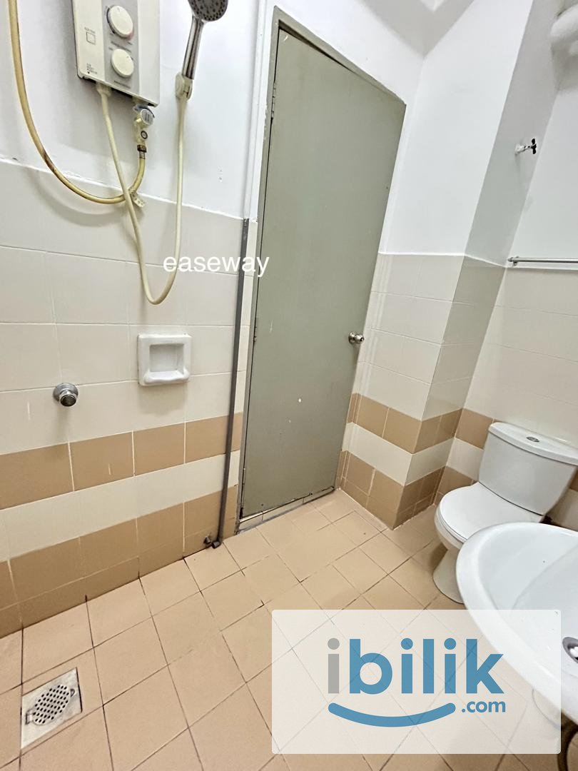 Master Room - Image 9
