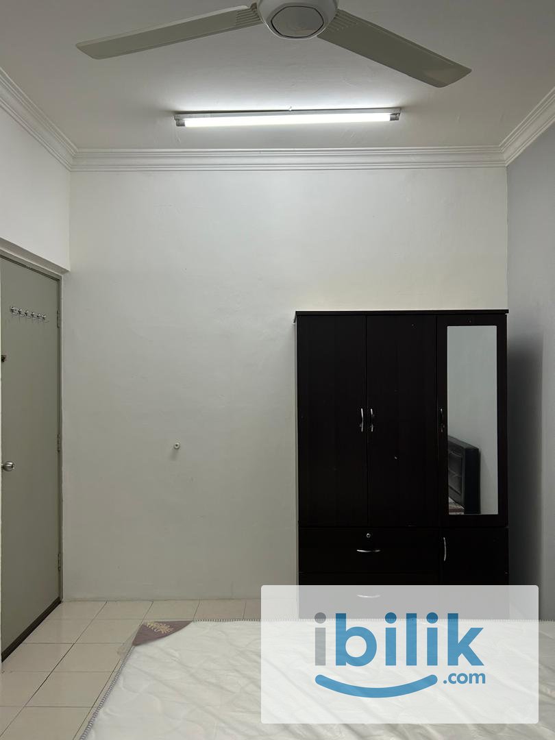 Master Room - Image 8