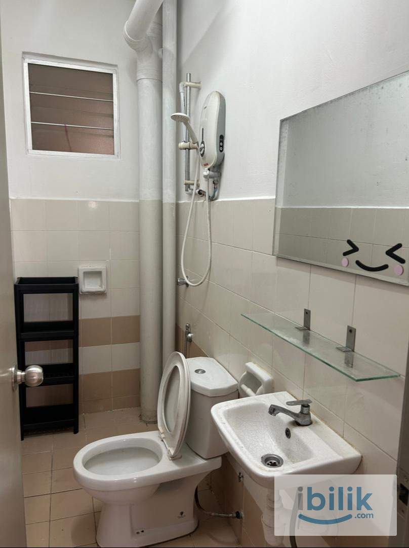 Small room at Residensi Laguna Condo, Bandar Sunway  - Image 6